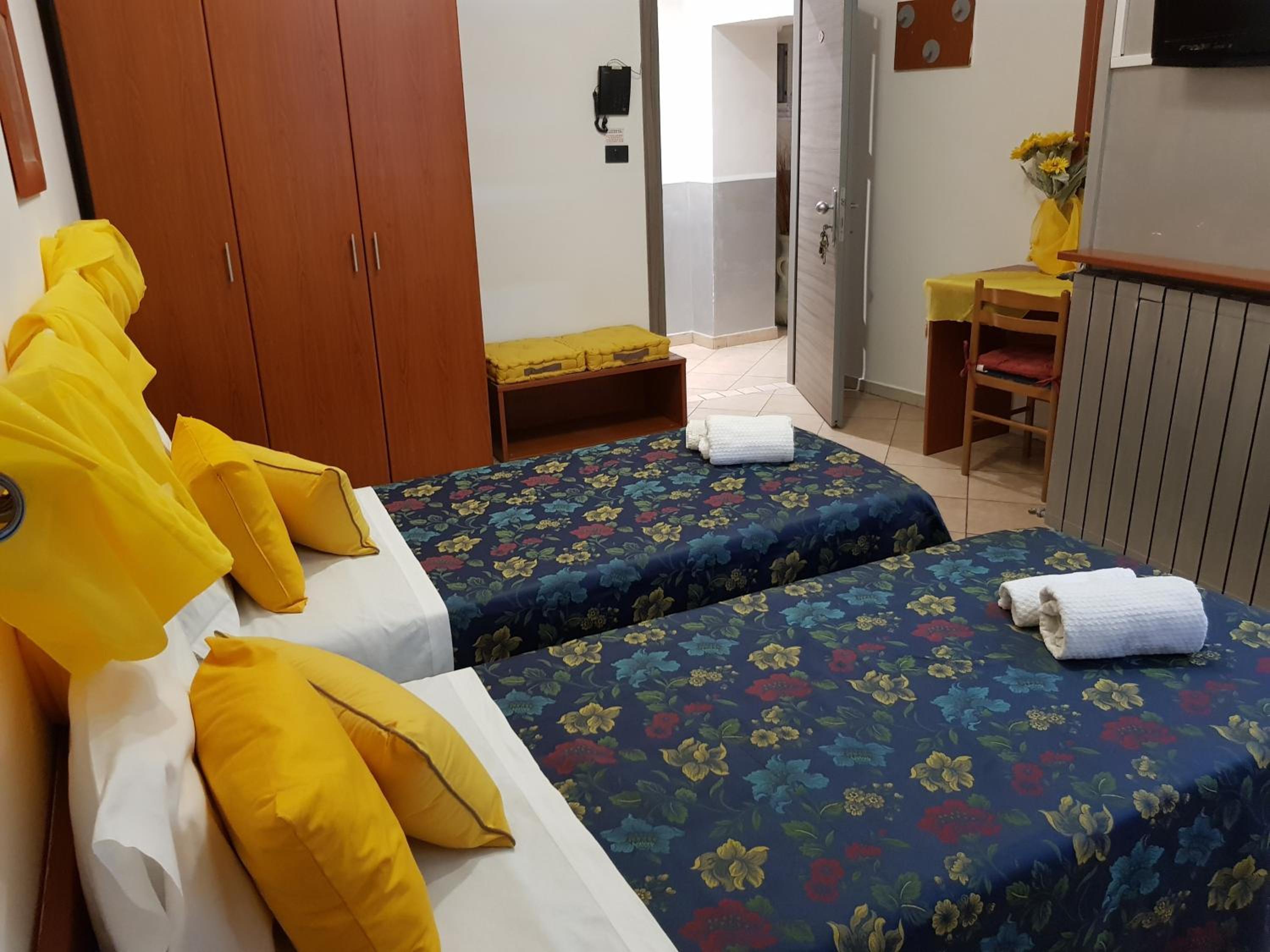 Double or Twin Room - Photo 4