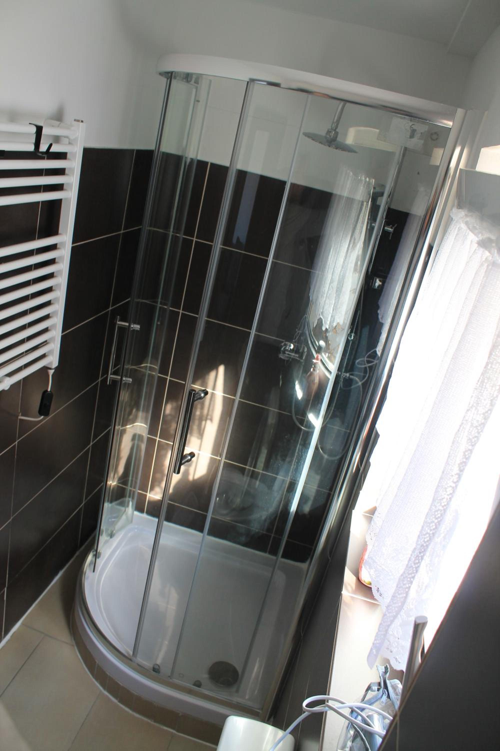 One-Bedroom Suite - Photo 11