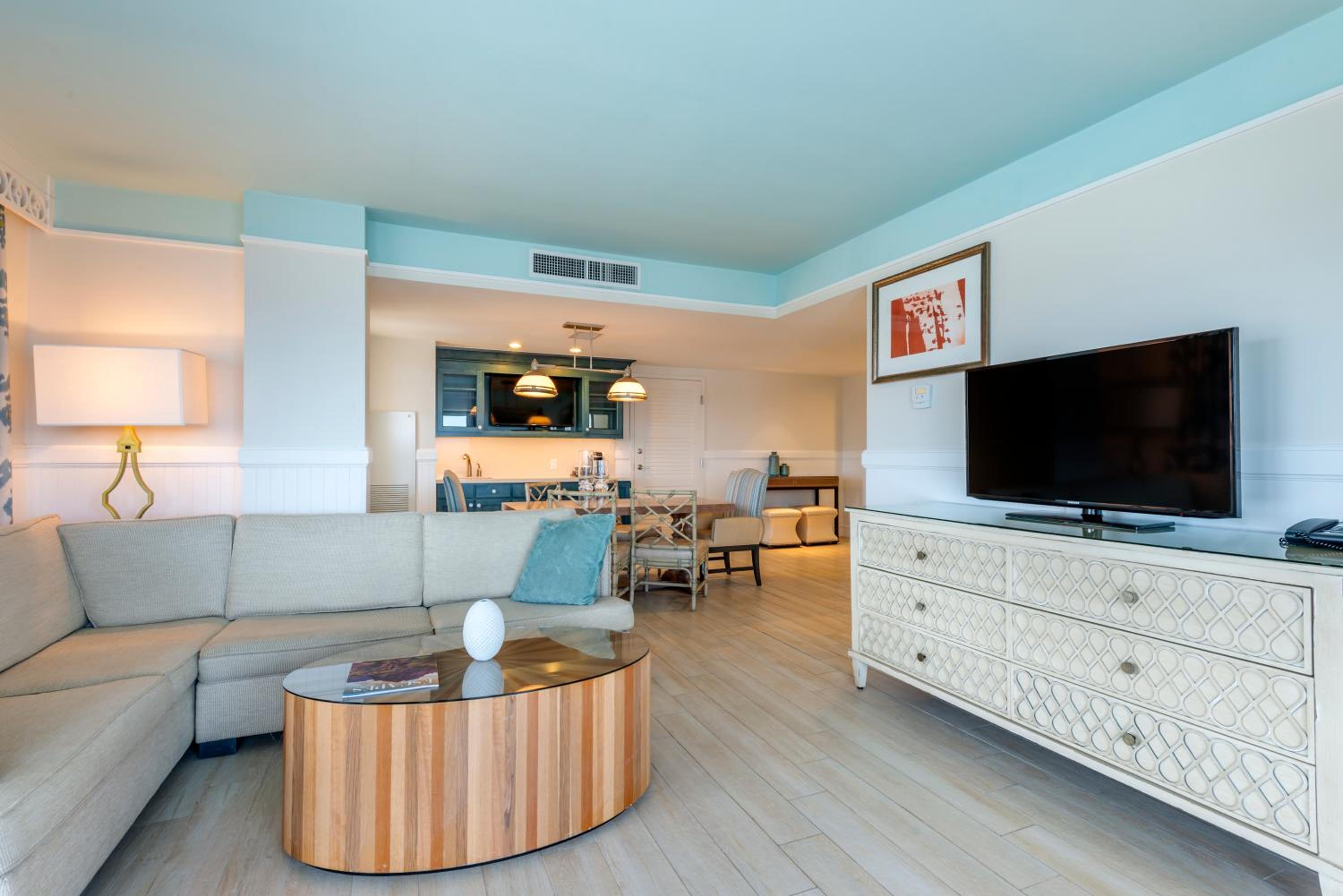End Suite with Ocean and Pool View - Photo 1