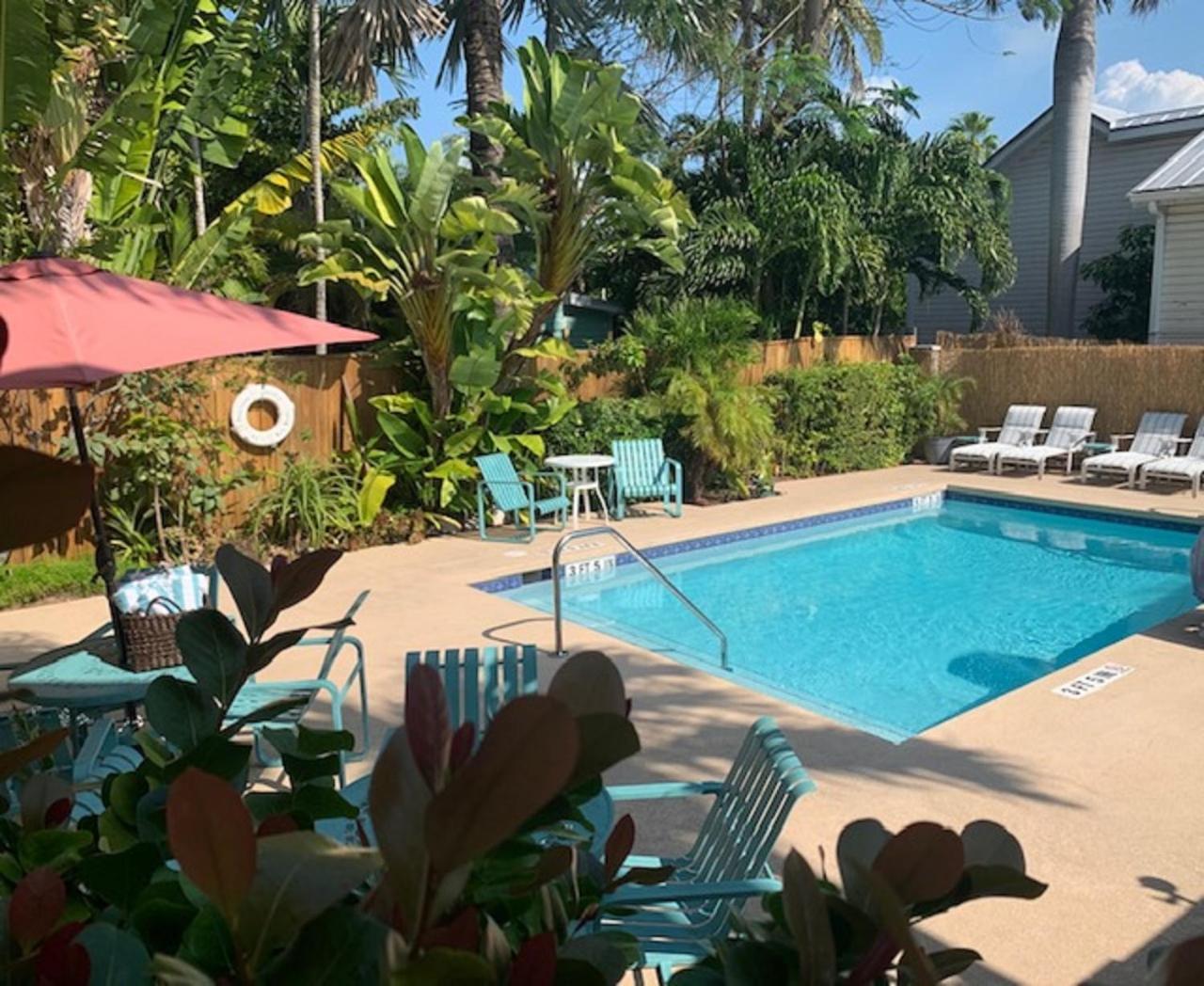 Poolside King Room photo 2
