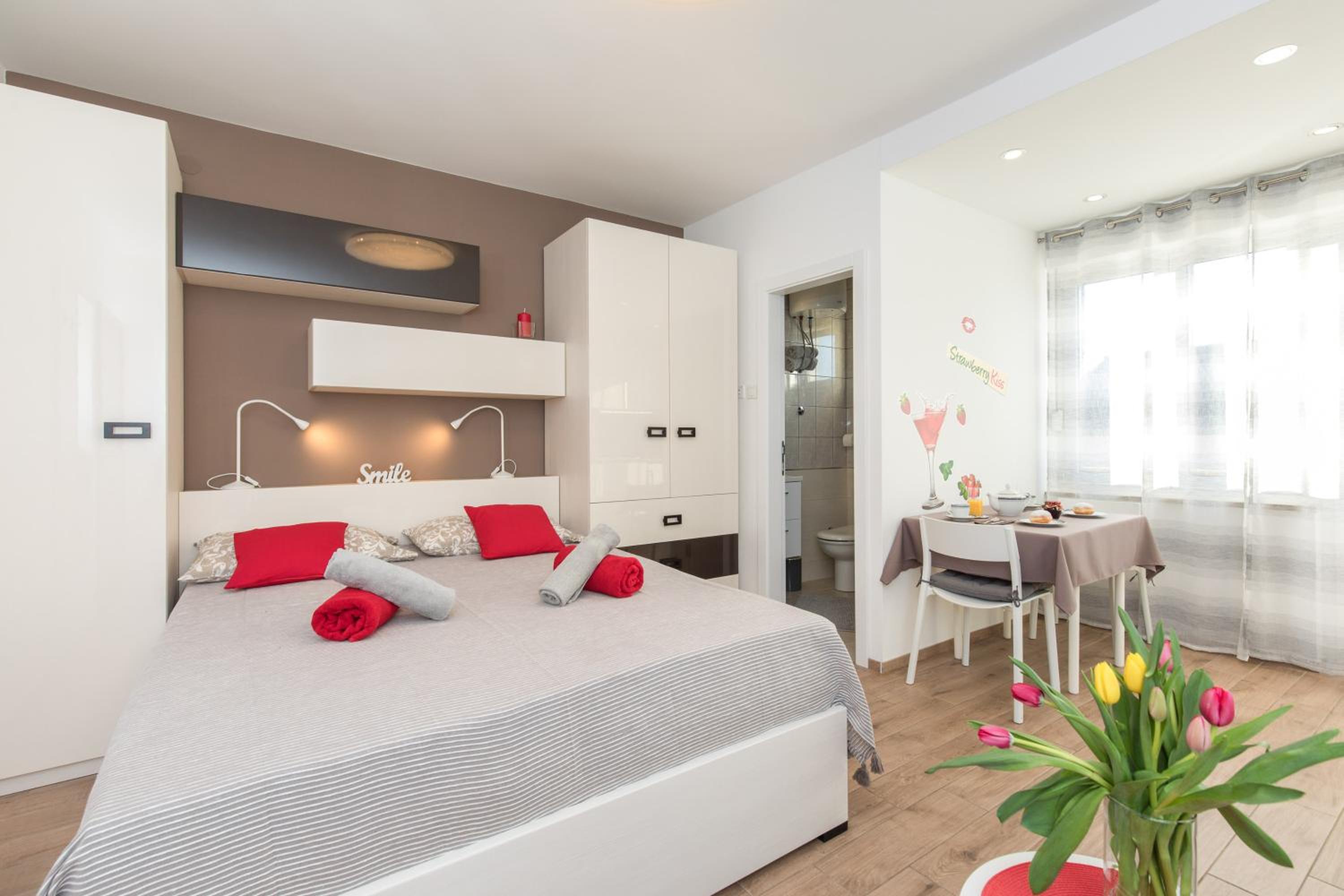 Deluxe Double Room with Extra Bed photo 1