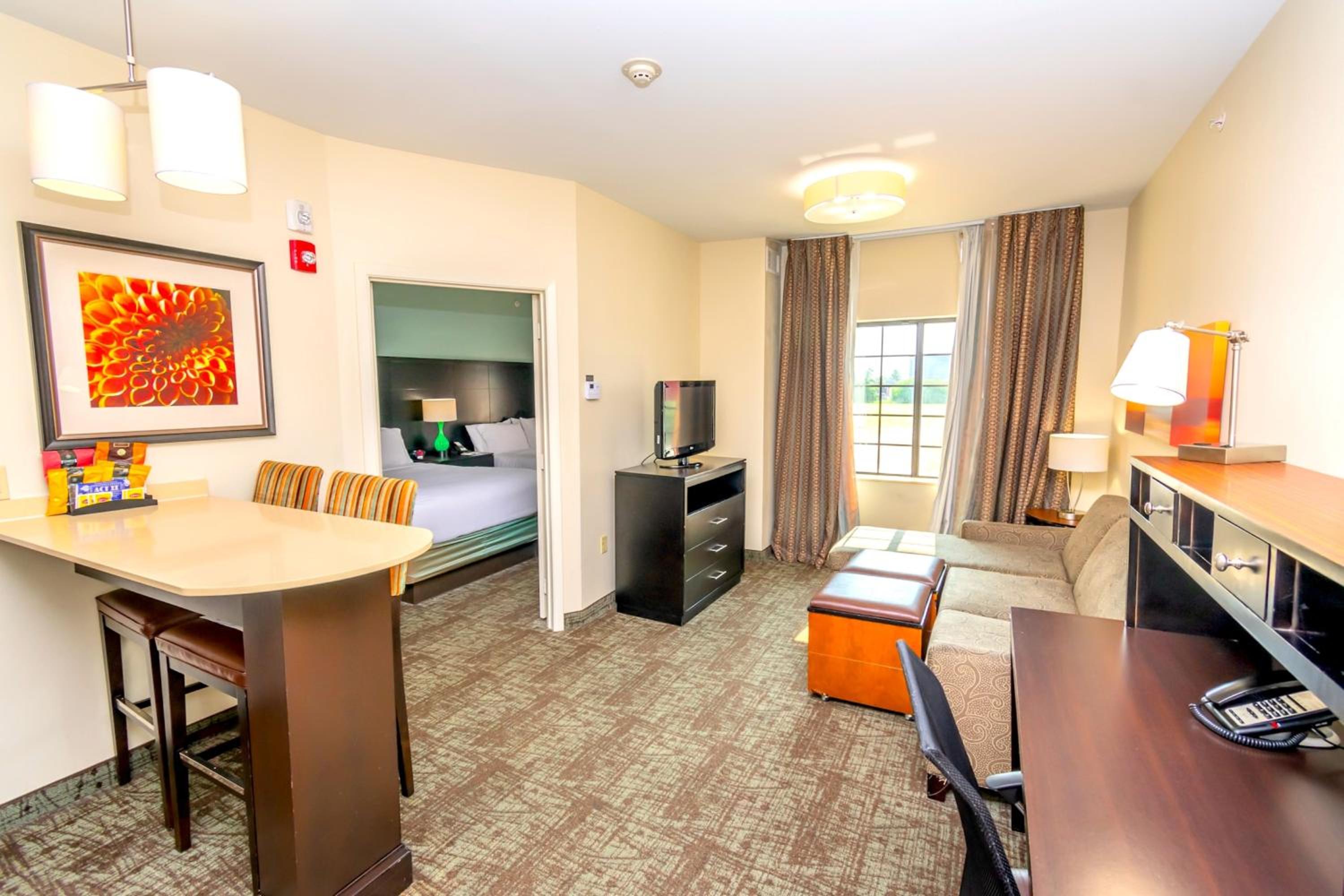 One-Bedroom Suite - Photo 1