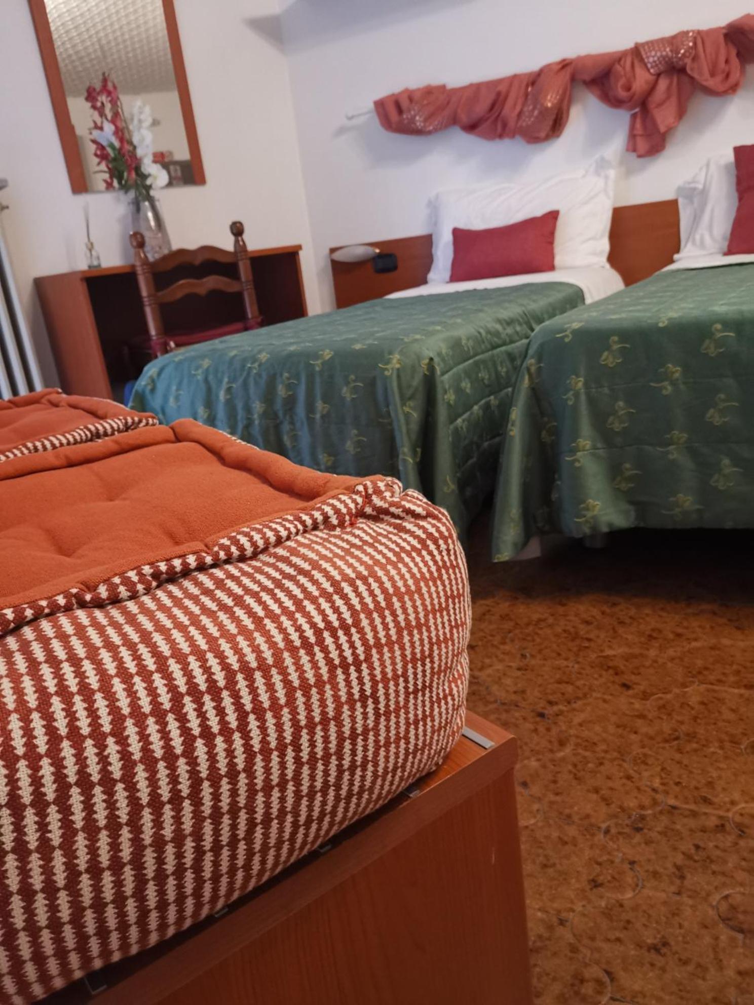 Quadruple Room - Photo 1