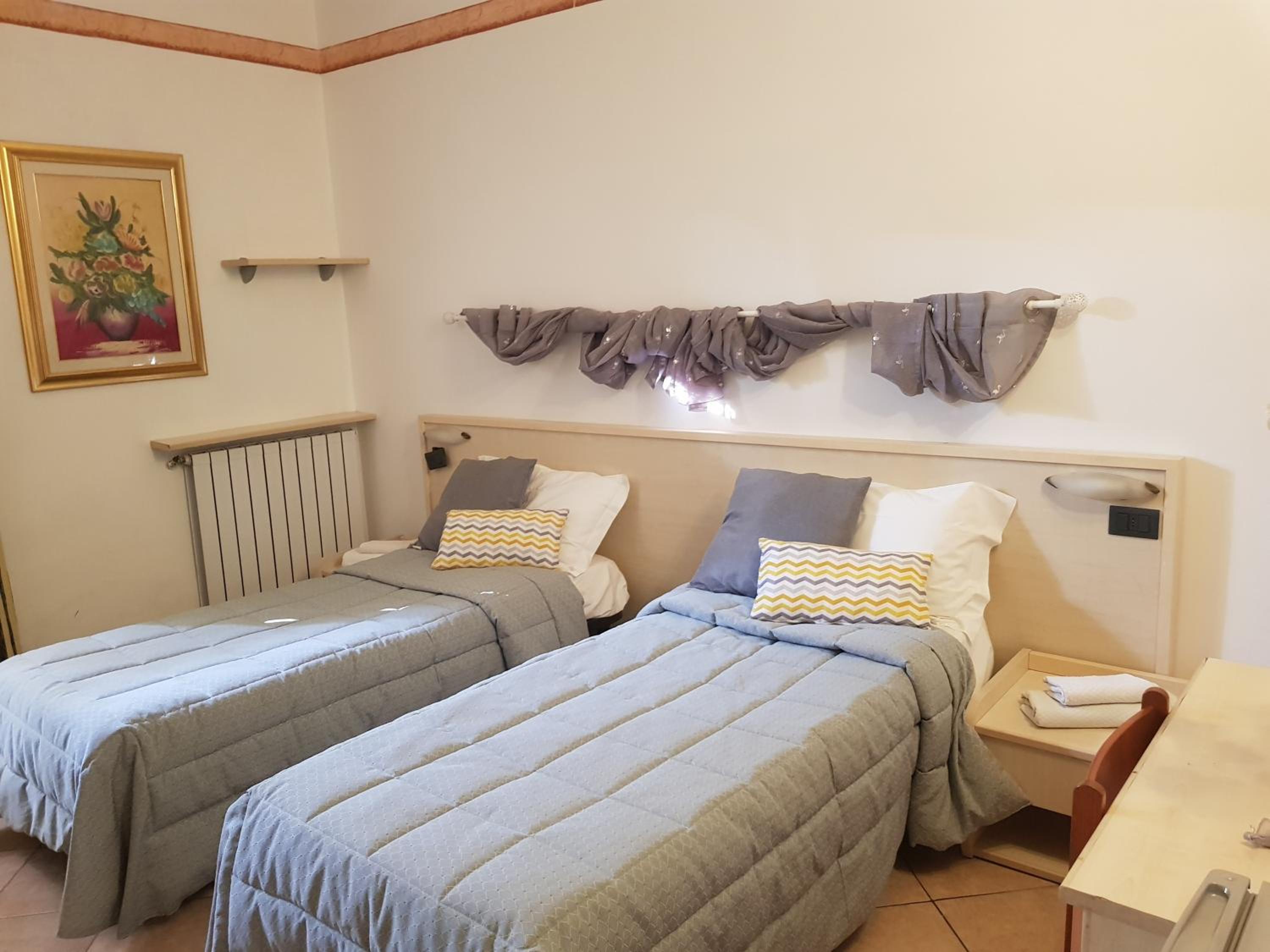 Double or Twin Room - Photo 3