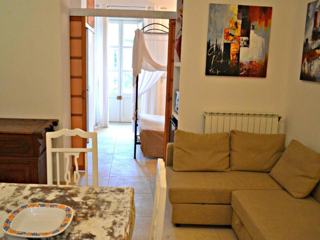 One-Bedroom Apartment - Photo 4