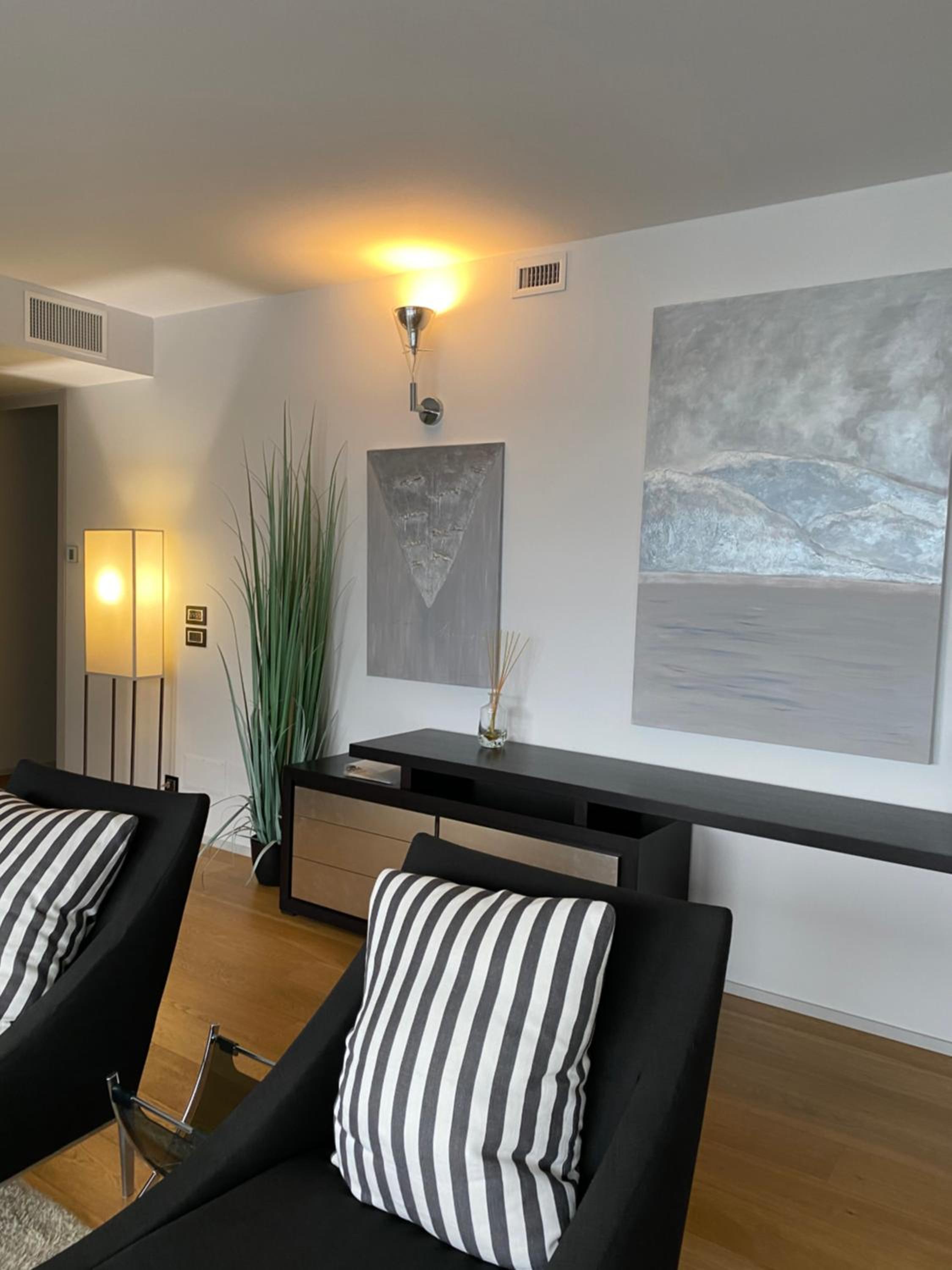 Apartment with Lake View