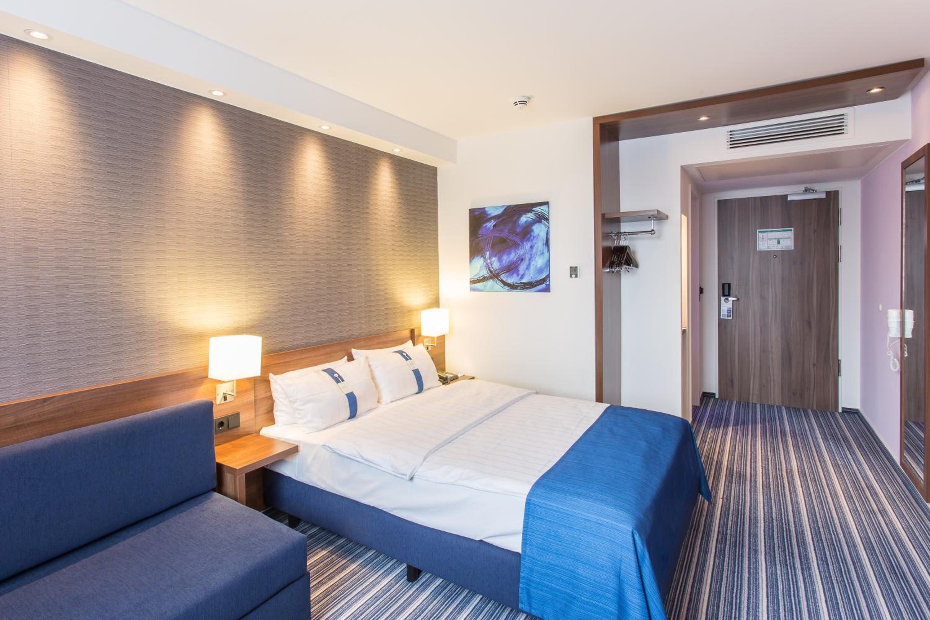 Standard Queen Room photo 1