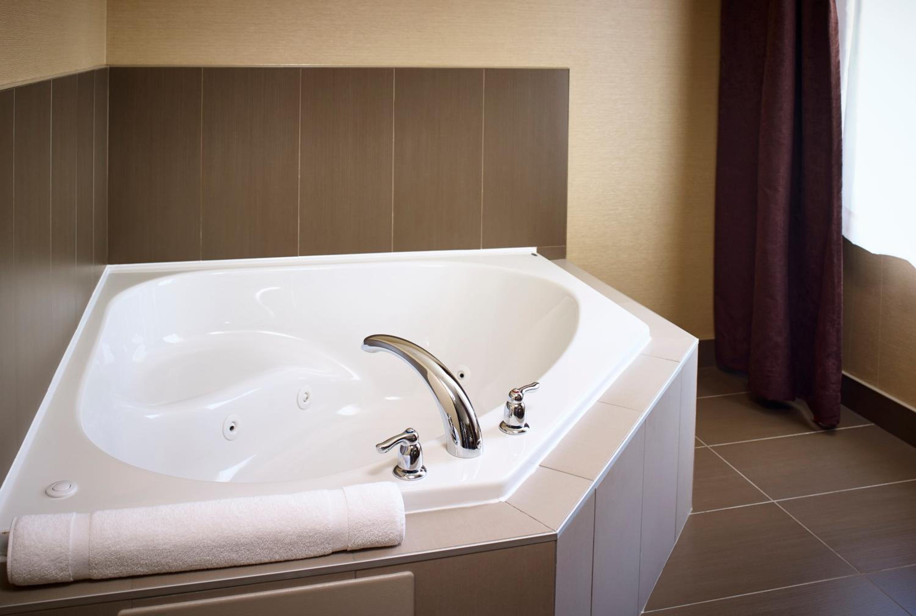 King Suite with Spa Bath