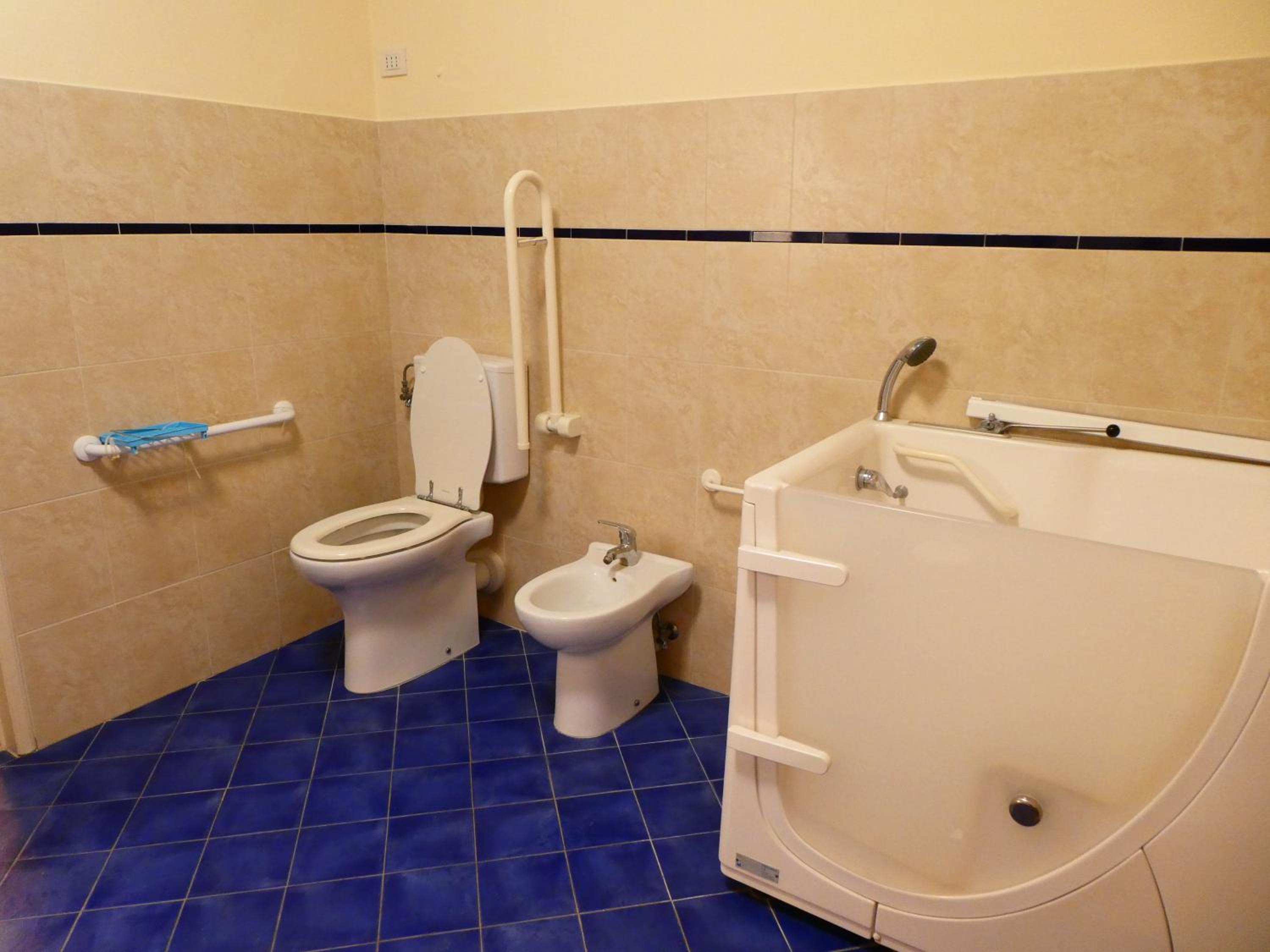 Three-Bedroom House - Photo 5