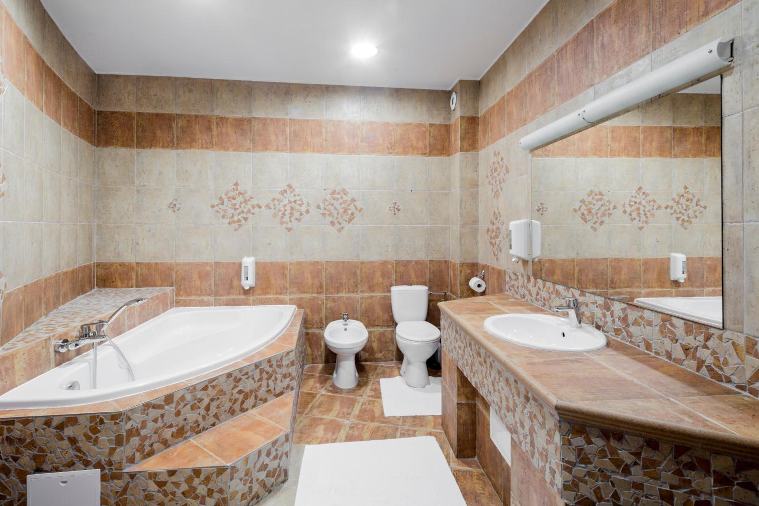 Suite - Photo 4