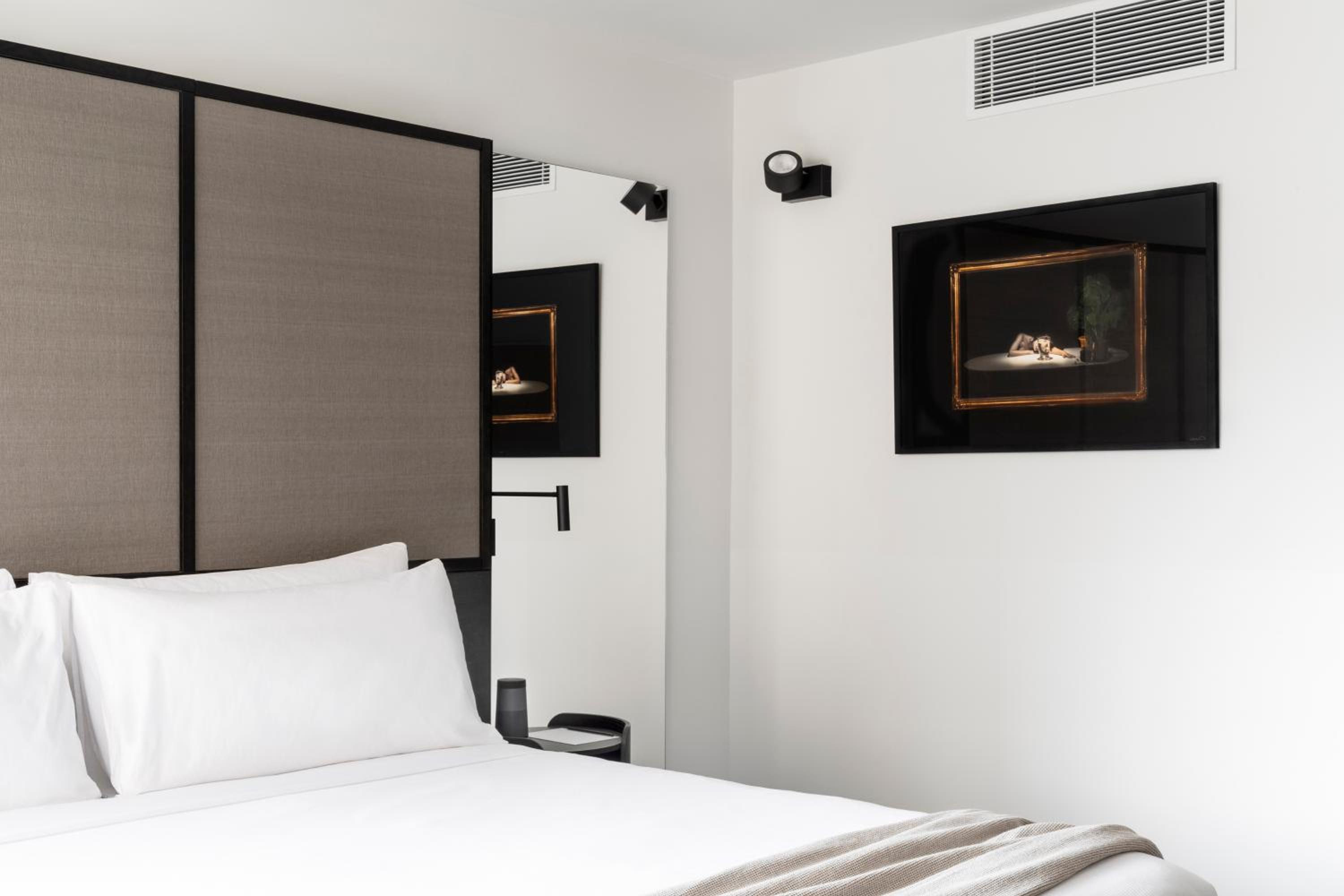 One Bedroom Terrace Suite – complimentary drinks during hosted hour and WiFi