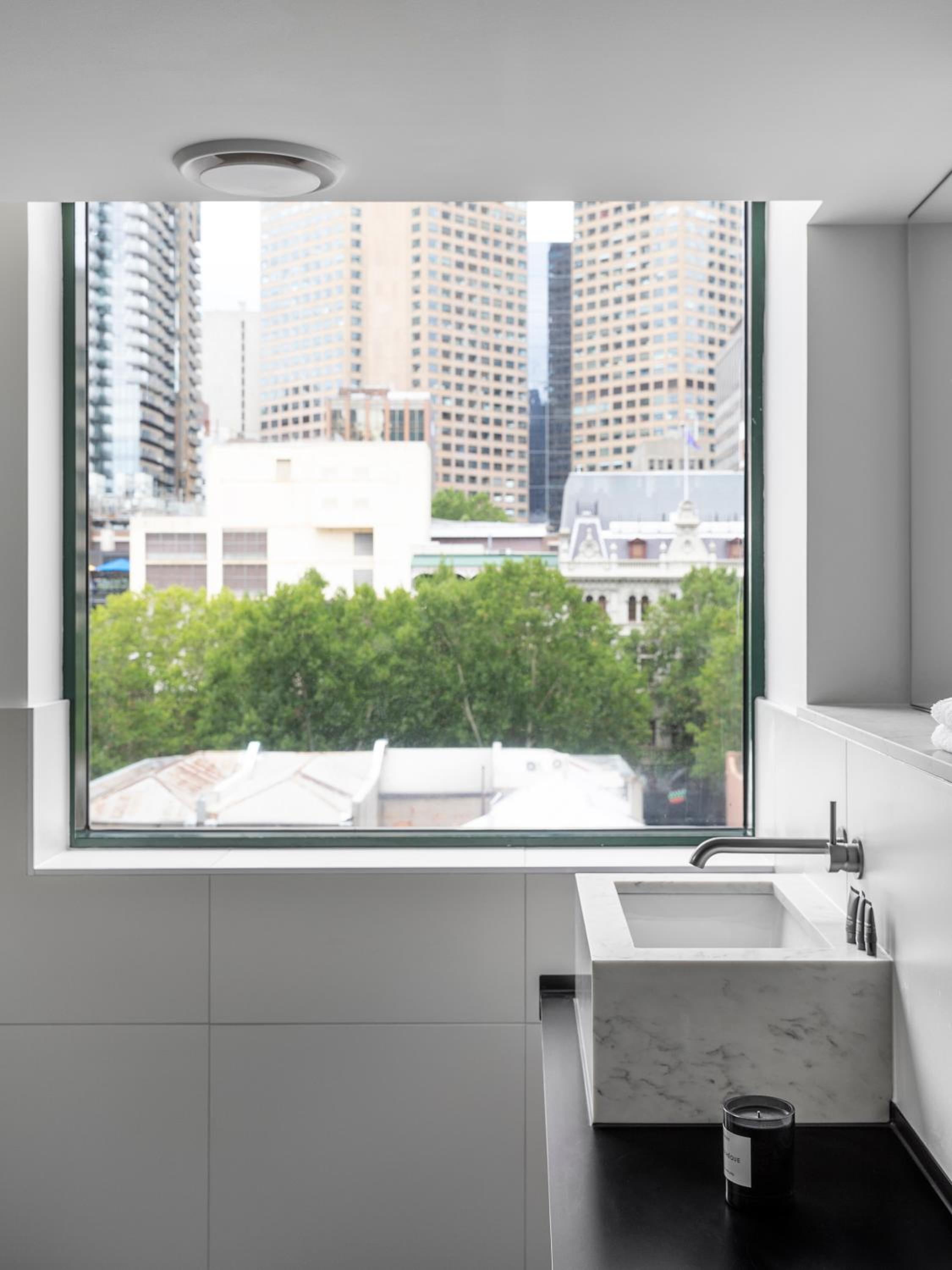 Junior Suite – complimentary drinks during hosted hour and WiFi