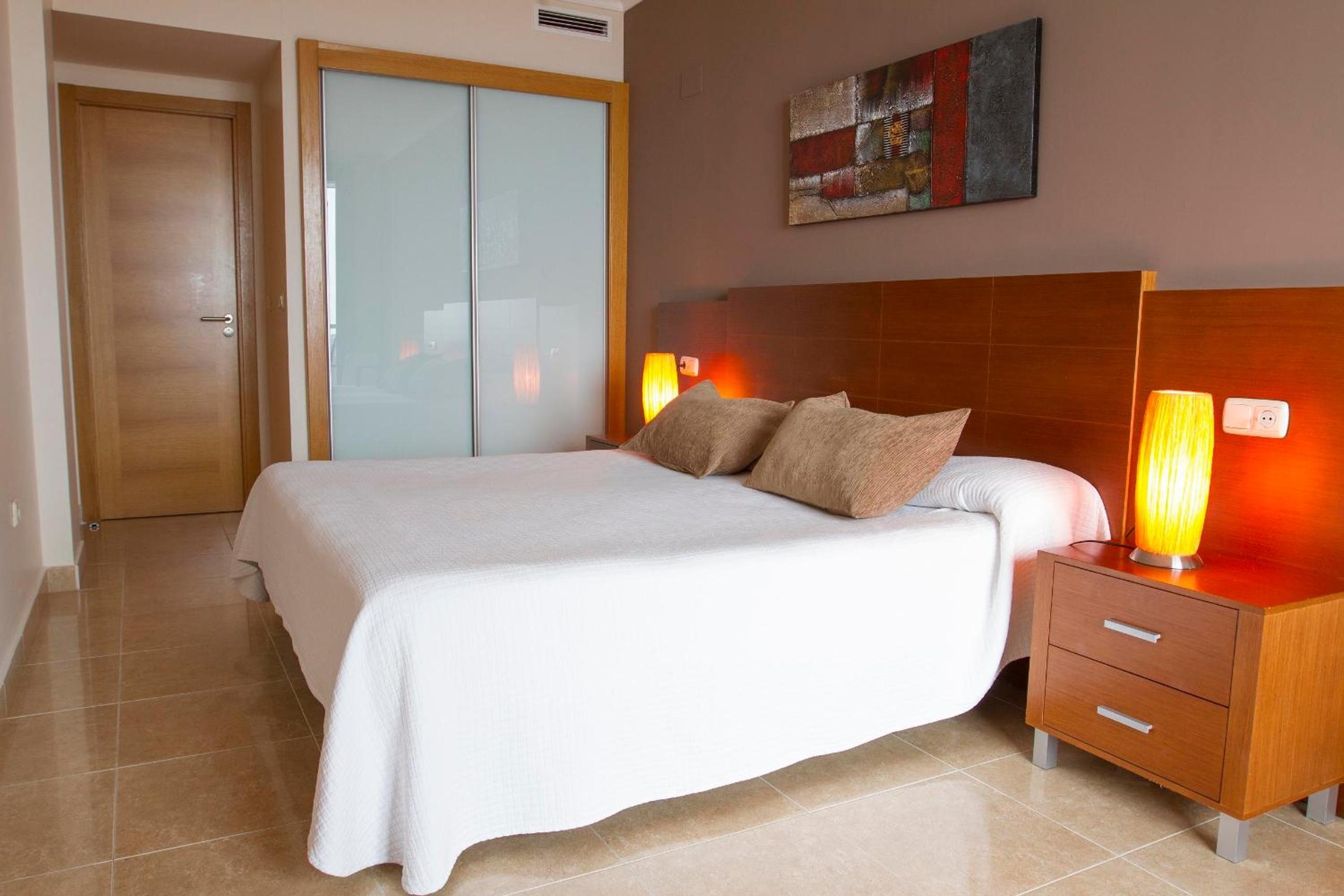 Apartamento de Dos Dormitorios con Vista Parcial al Mar (2-4 Adultos)