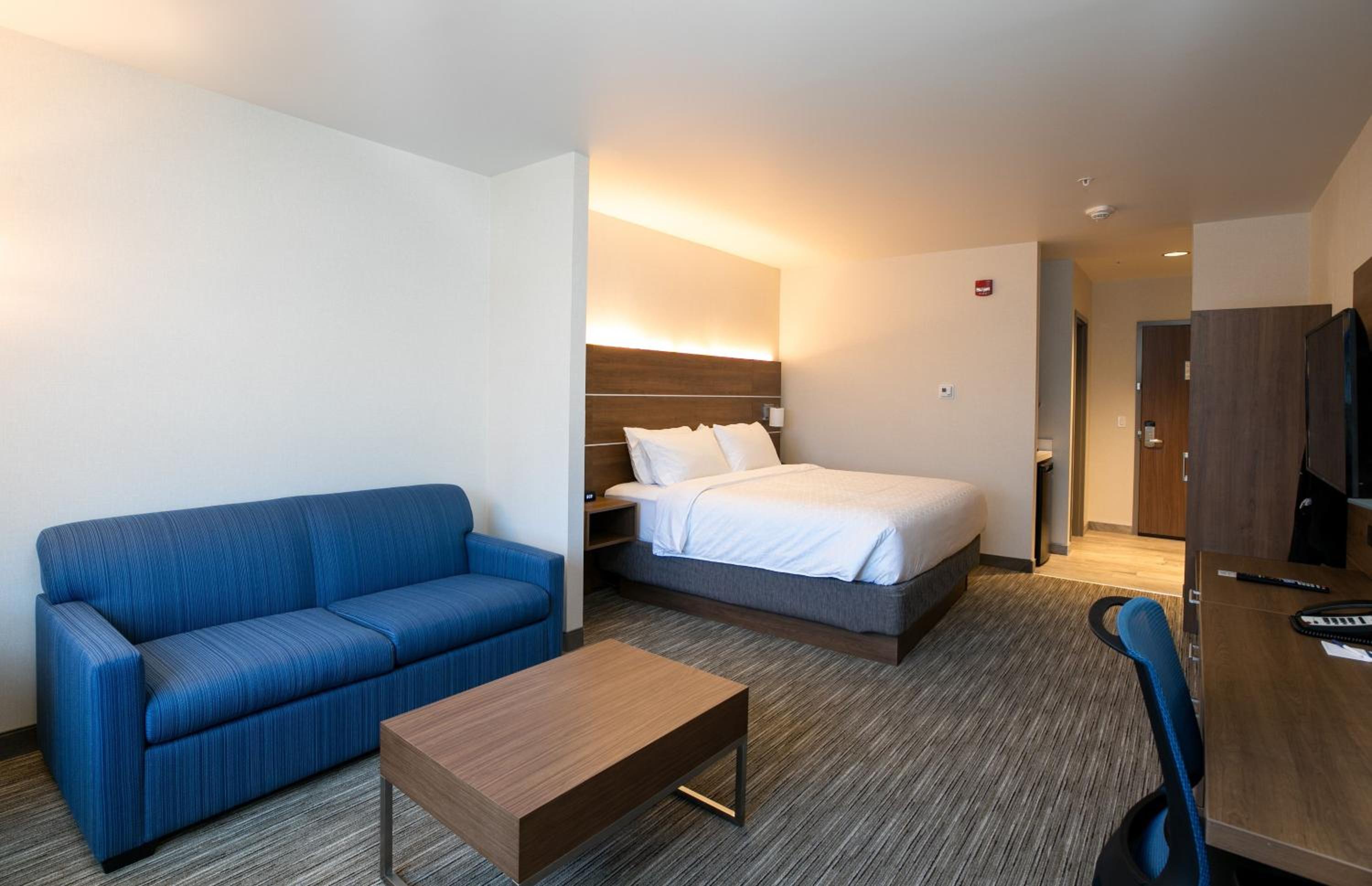 King Suite with Sofa Bed - Photo 5