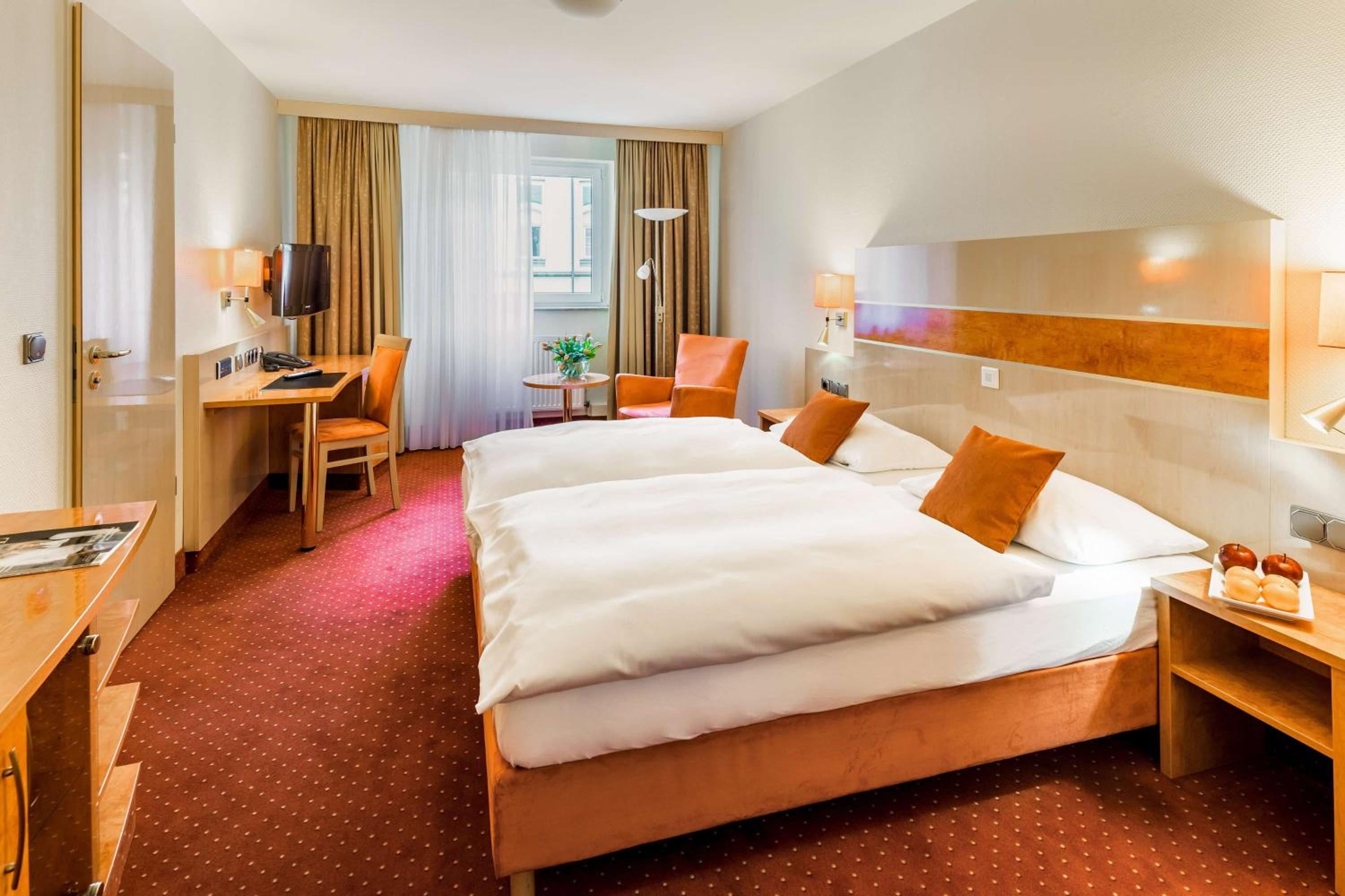 Double Room with Double bed - Photo 6