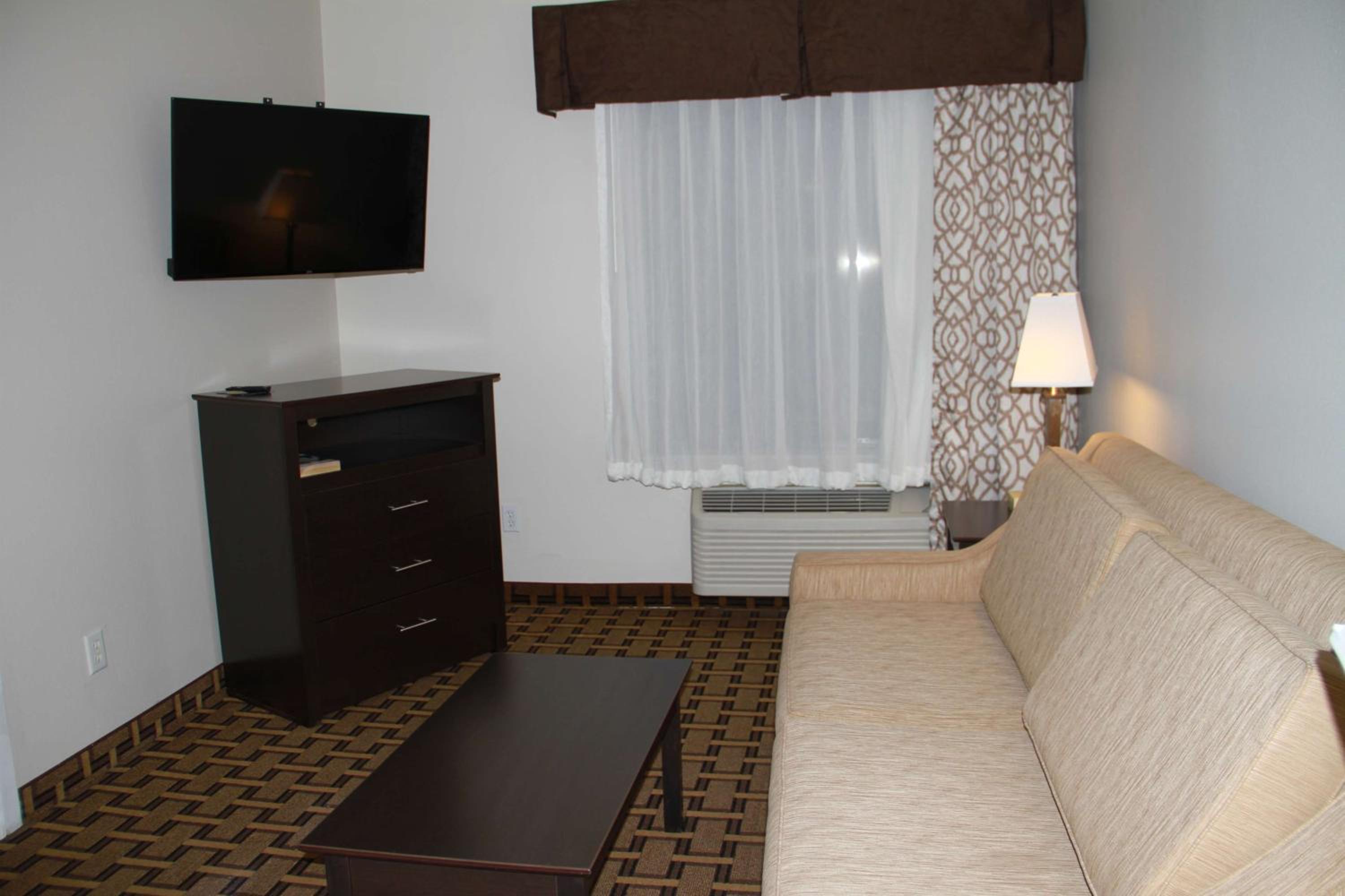 Queen Suite with Two Queen Beds - Non-Smoking - Photo 6