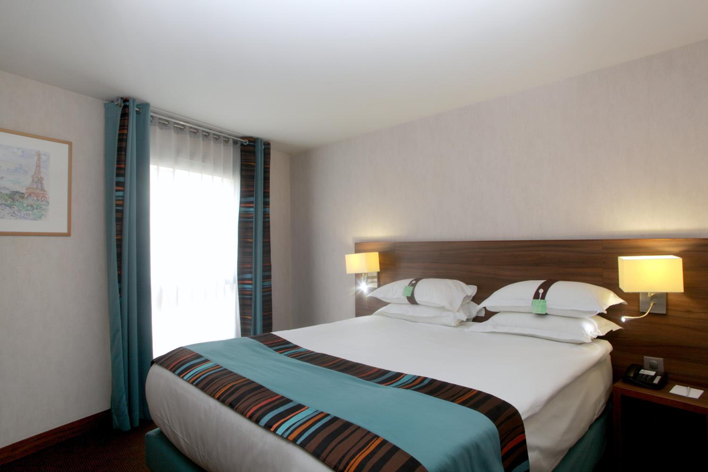 Standard Queen Room
