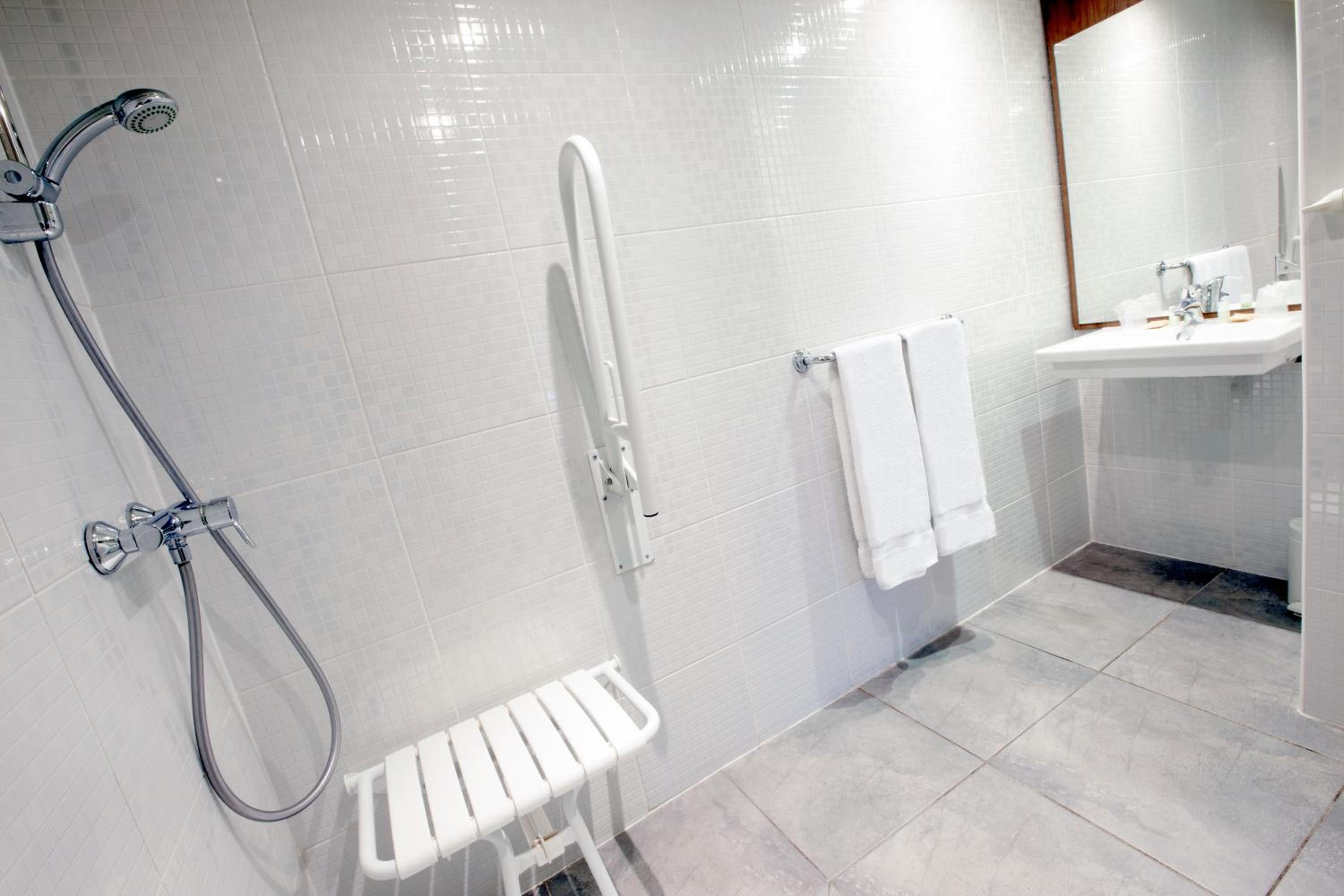 Triple Room with 3 Single Beds