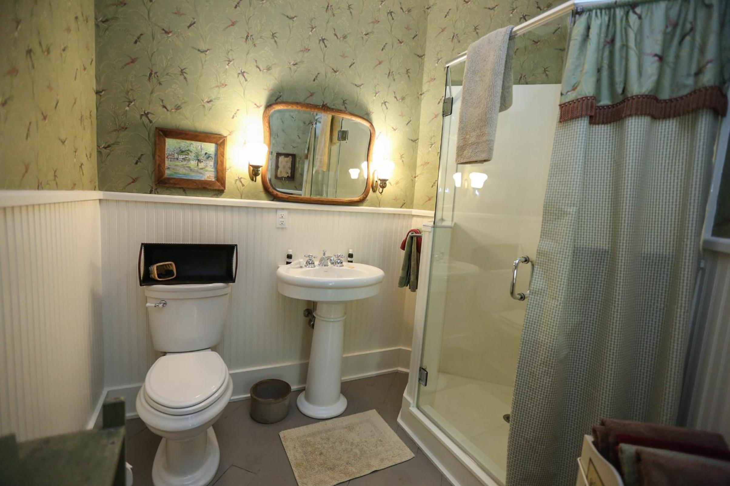 Deluxe King Room photo 3