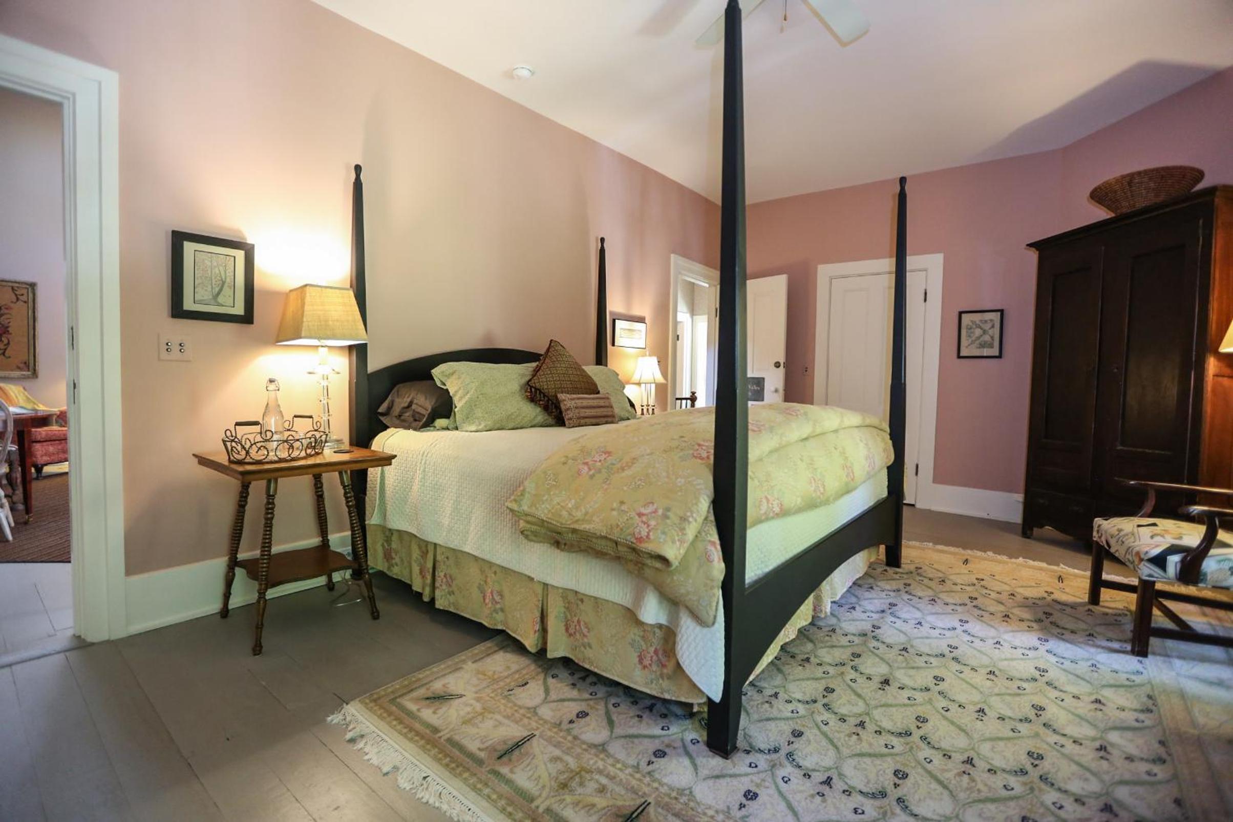 Deluxe King Room photo 2