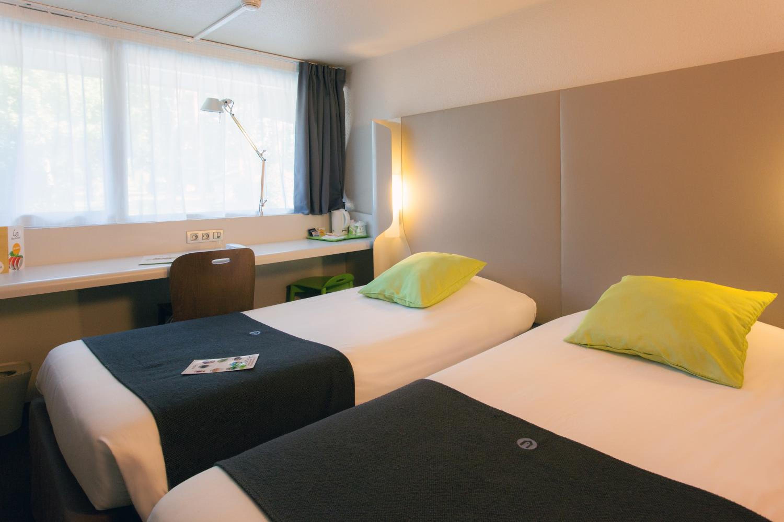 Standard Twin Room - Photo 3