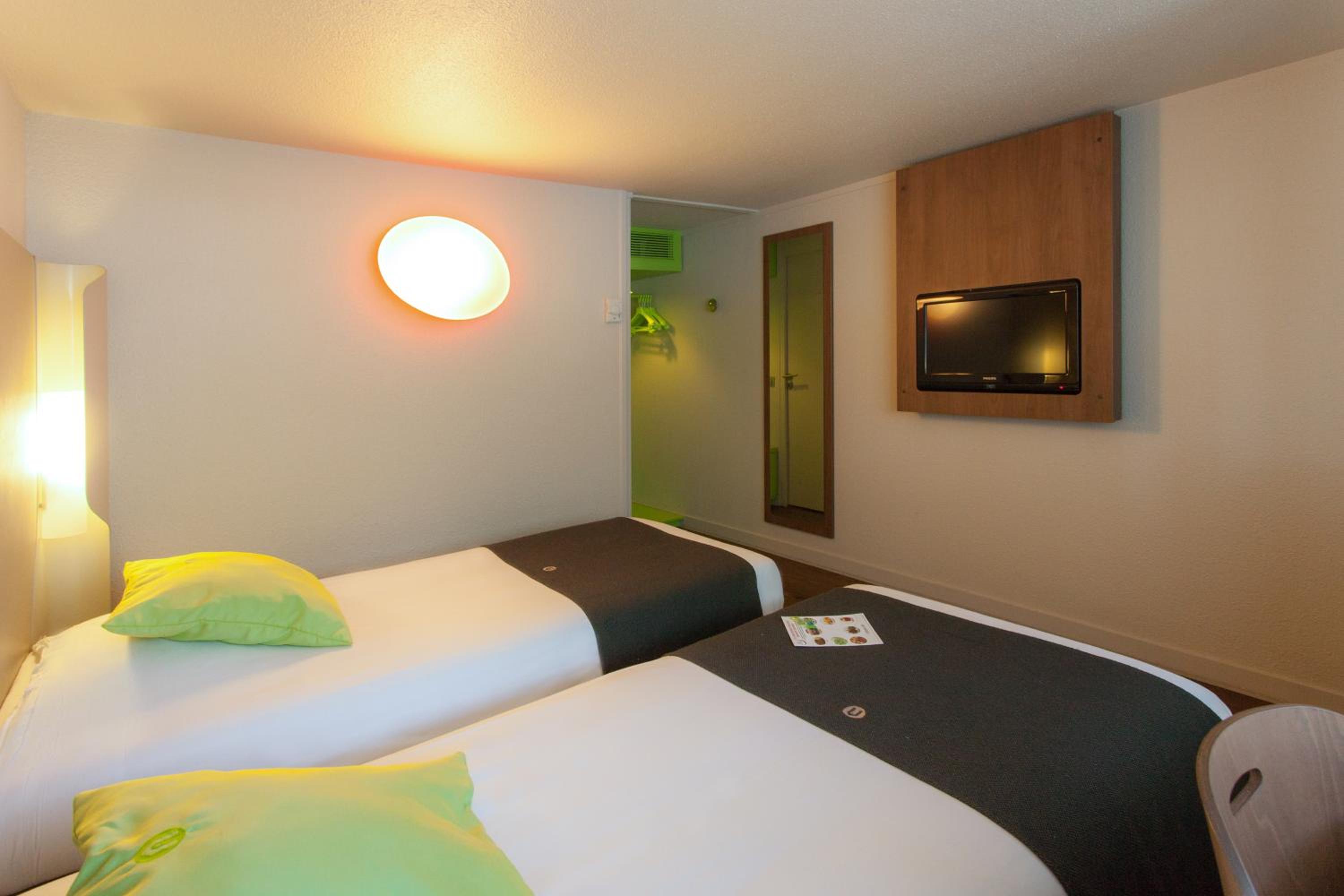 Standard Twin Room - Photo 1
