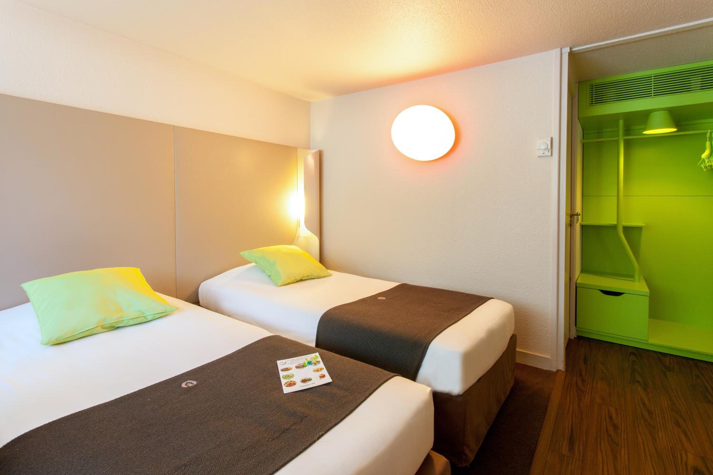 Standard Twin Room - Photo 2