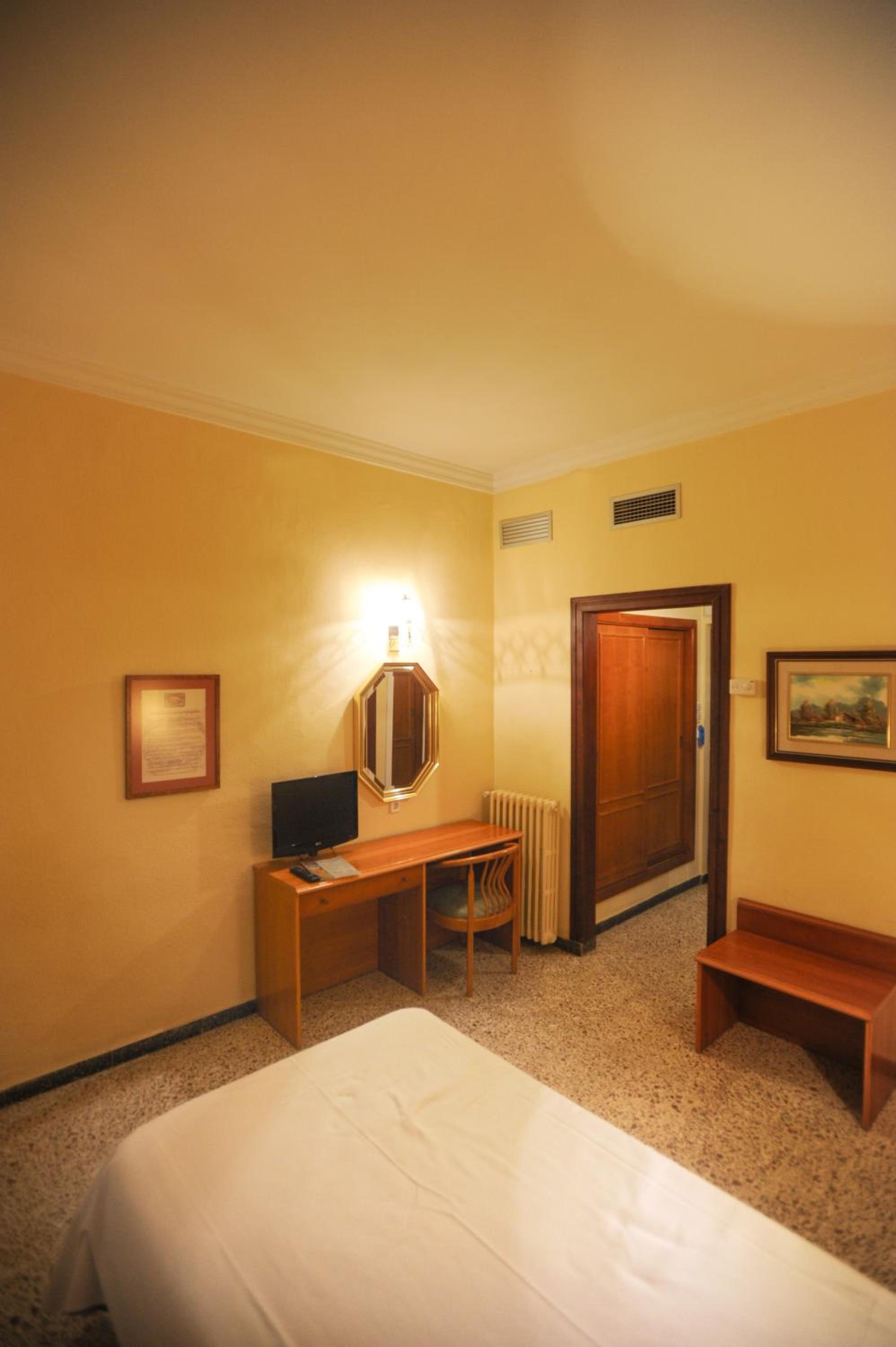 Standard Single Room photo 3