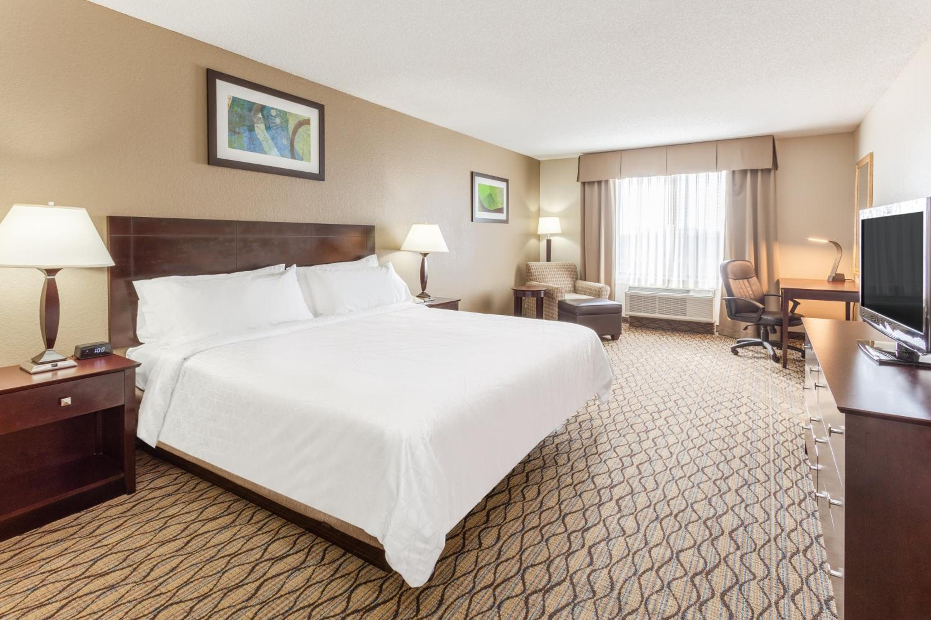 Standard King Room - Photo 4
