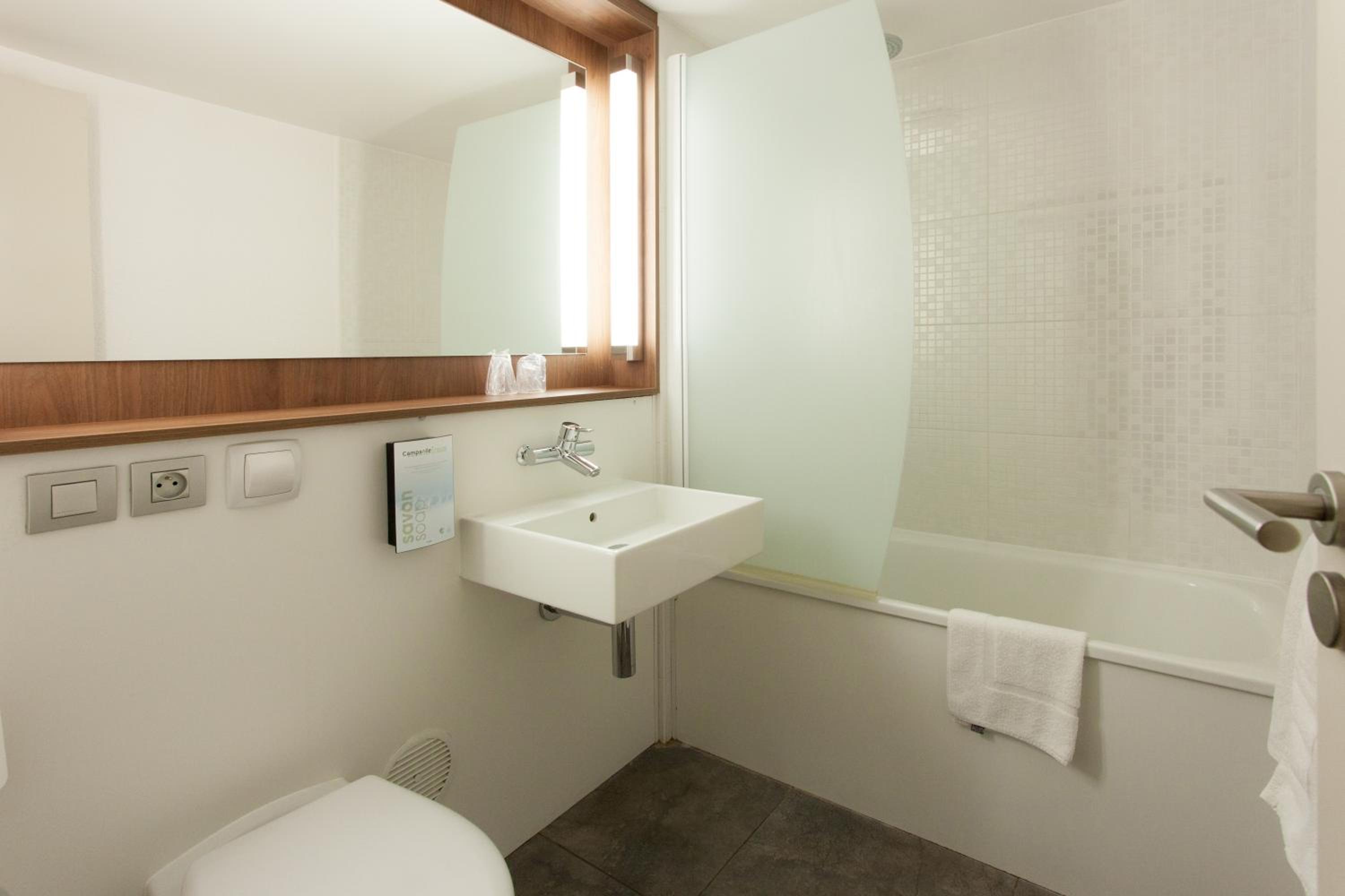 Standard Twin Room - Photo 4