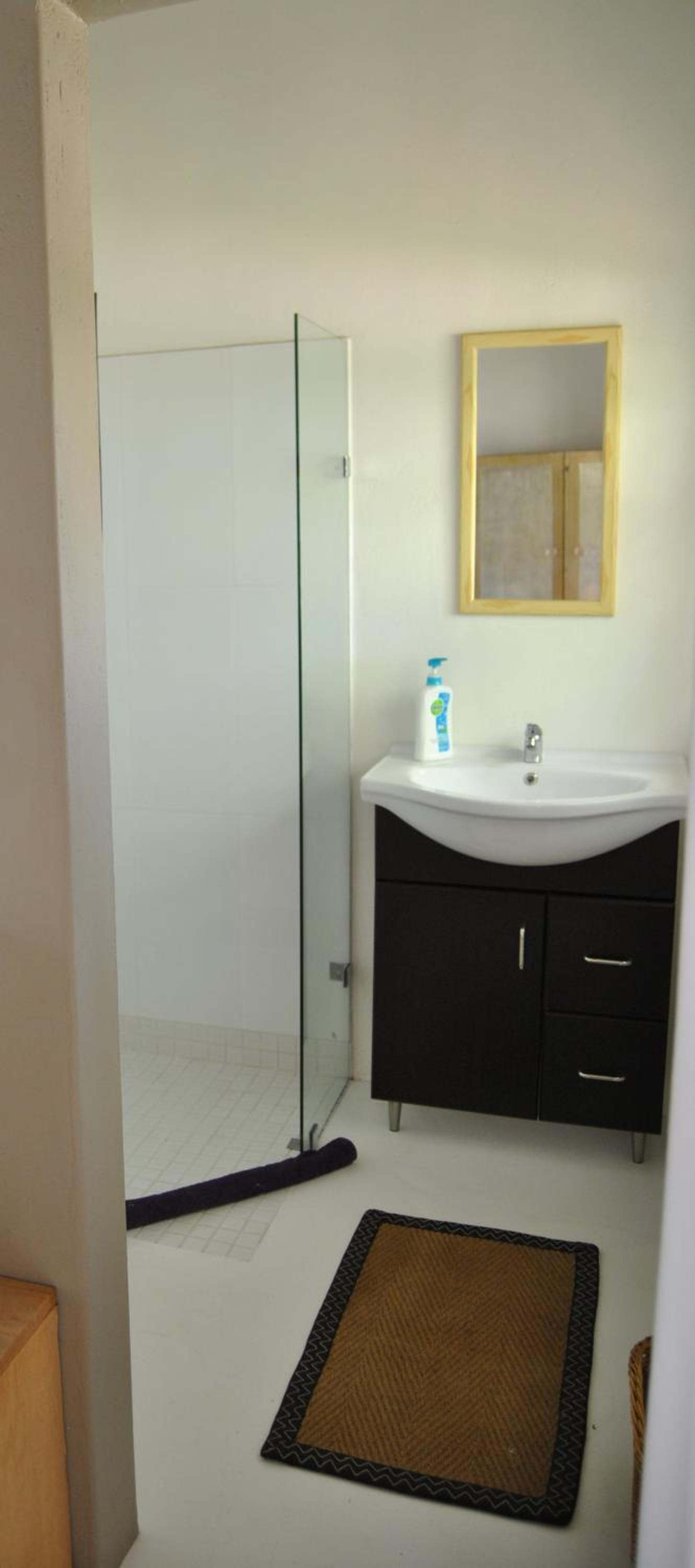 Five-Bedroom House photo 2