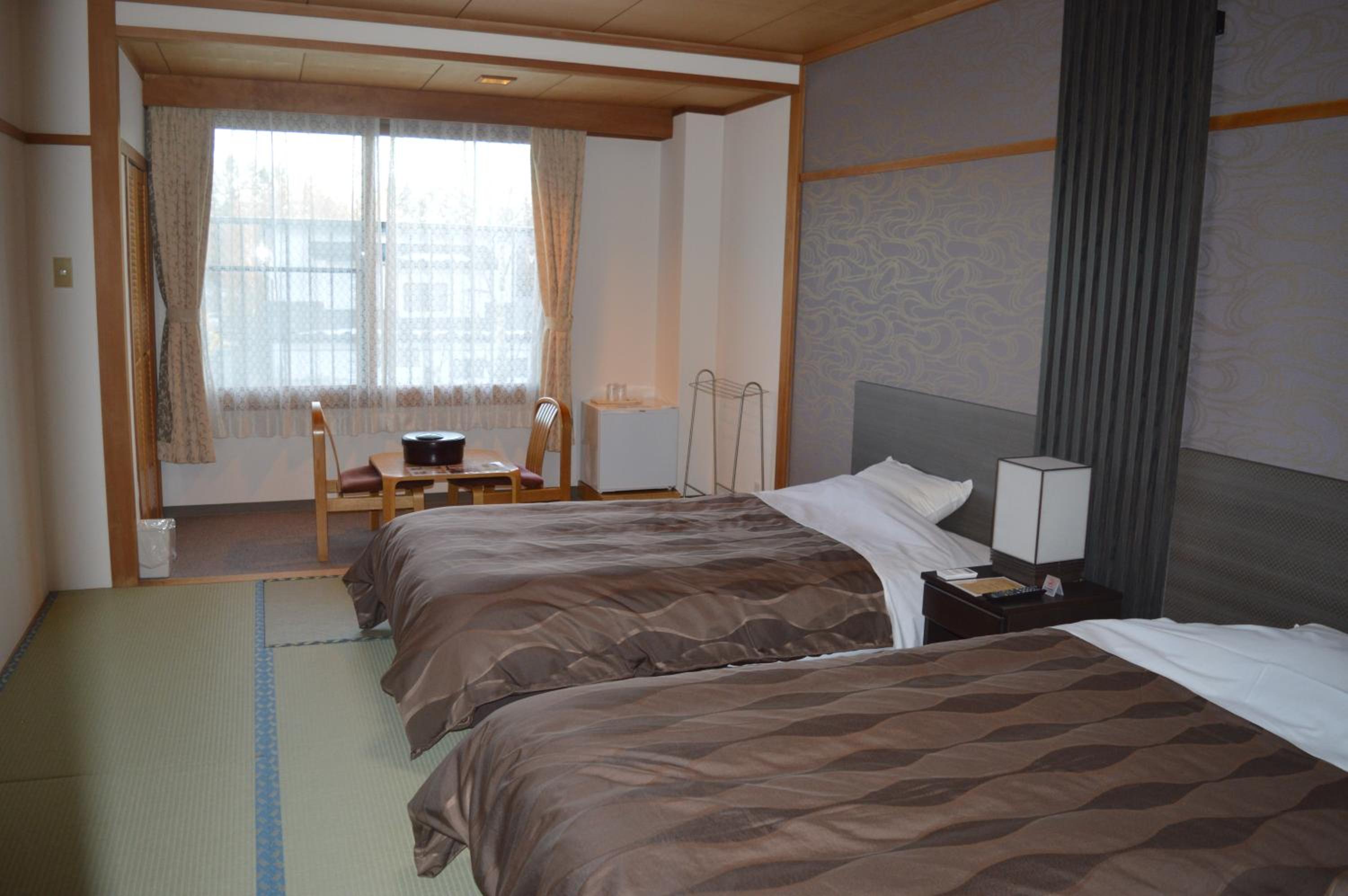 Modern Japanese-Style Room - Photo 1