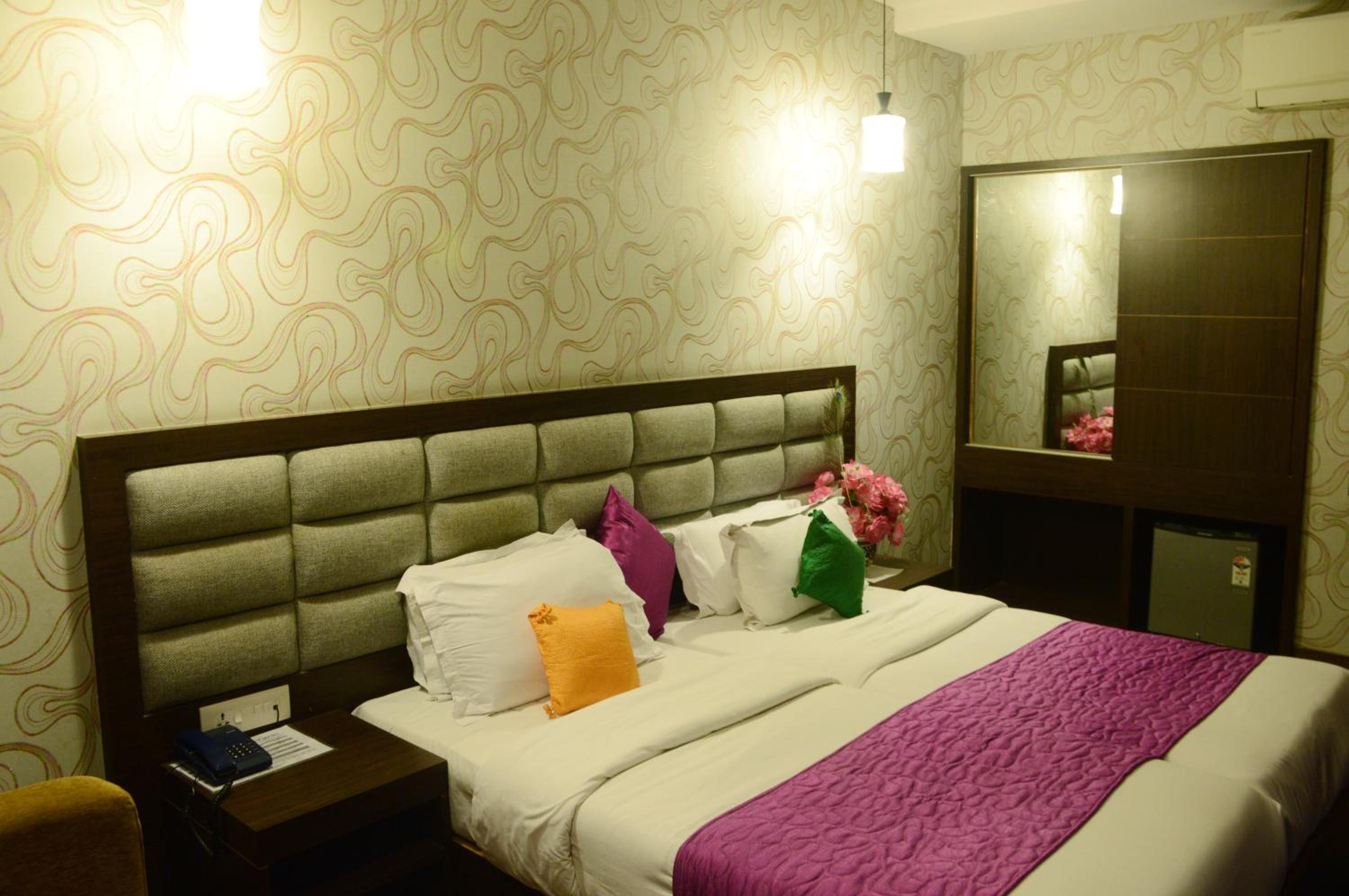 Deluxe Double or Twin Room with complimentary 10% discount on food and early check-in at 10 am photo 2