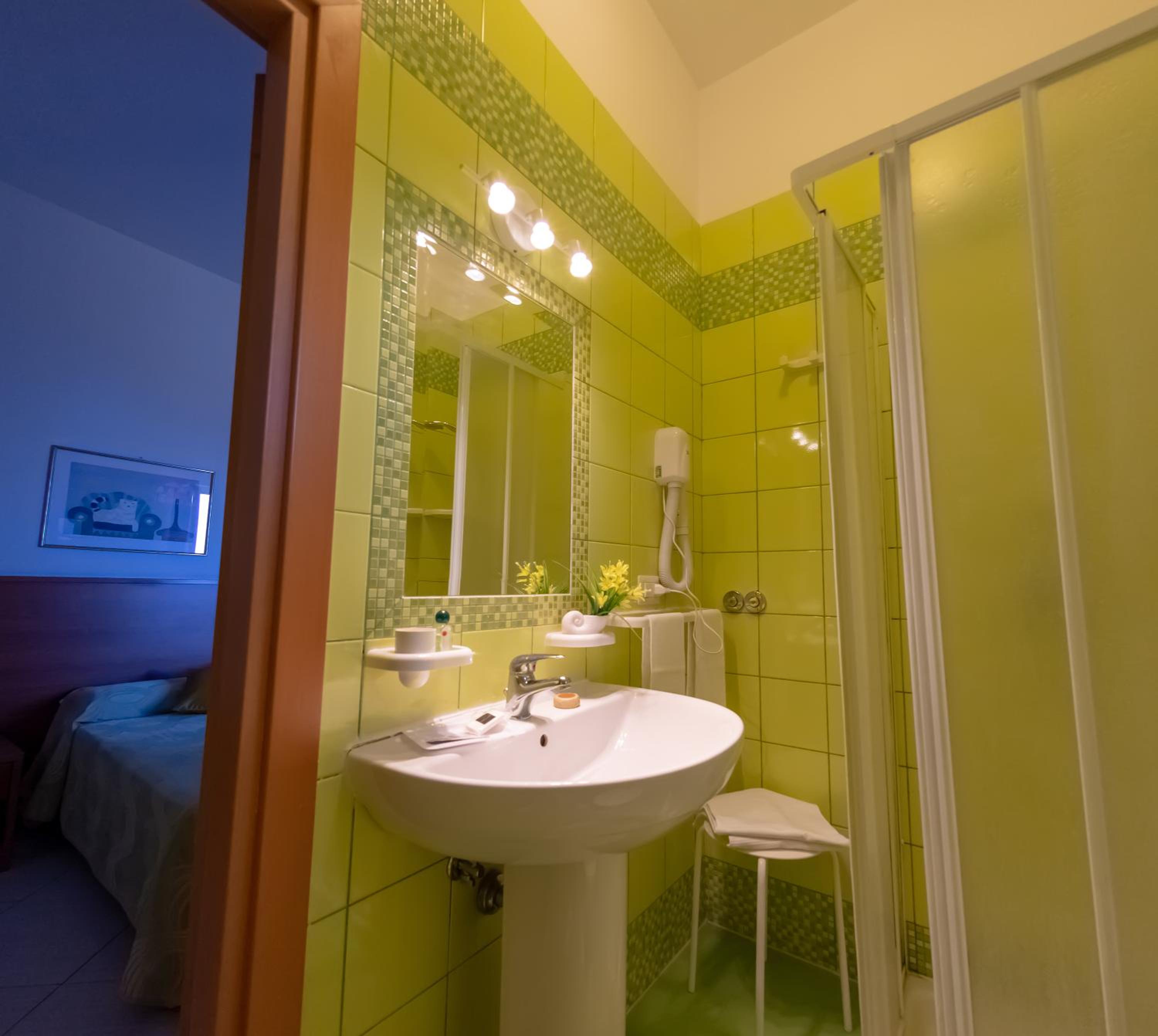 Double Room - Photo 7