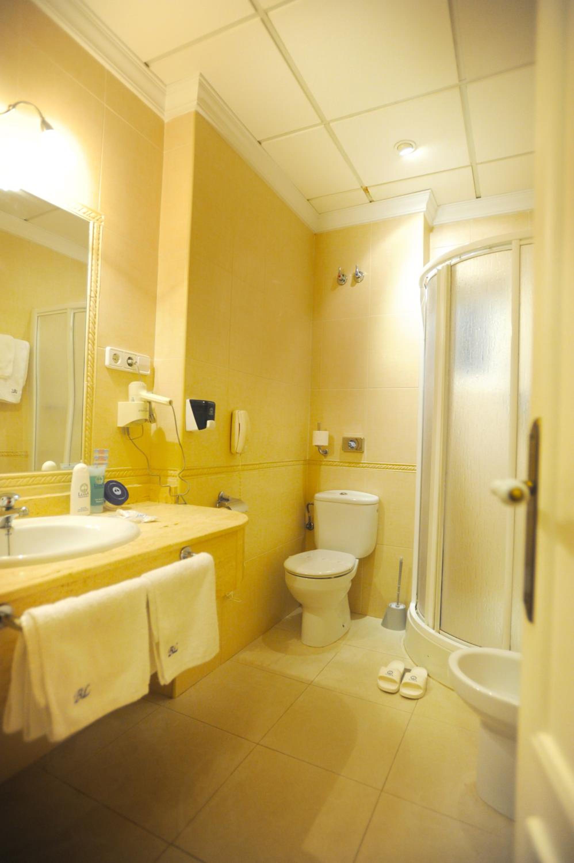Standard Twin Room with Spa Access  photo 3