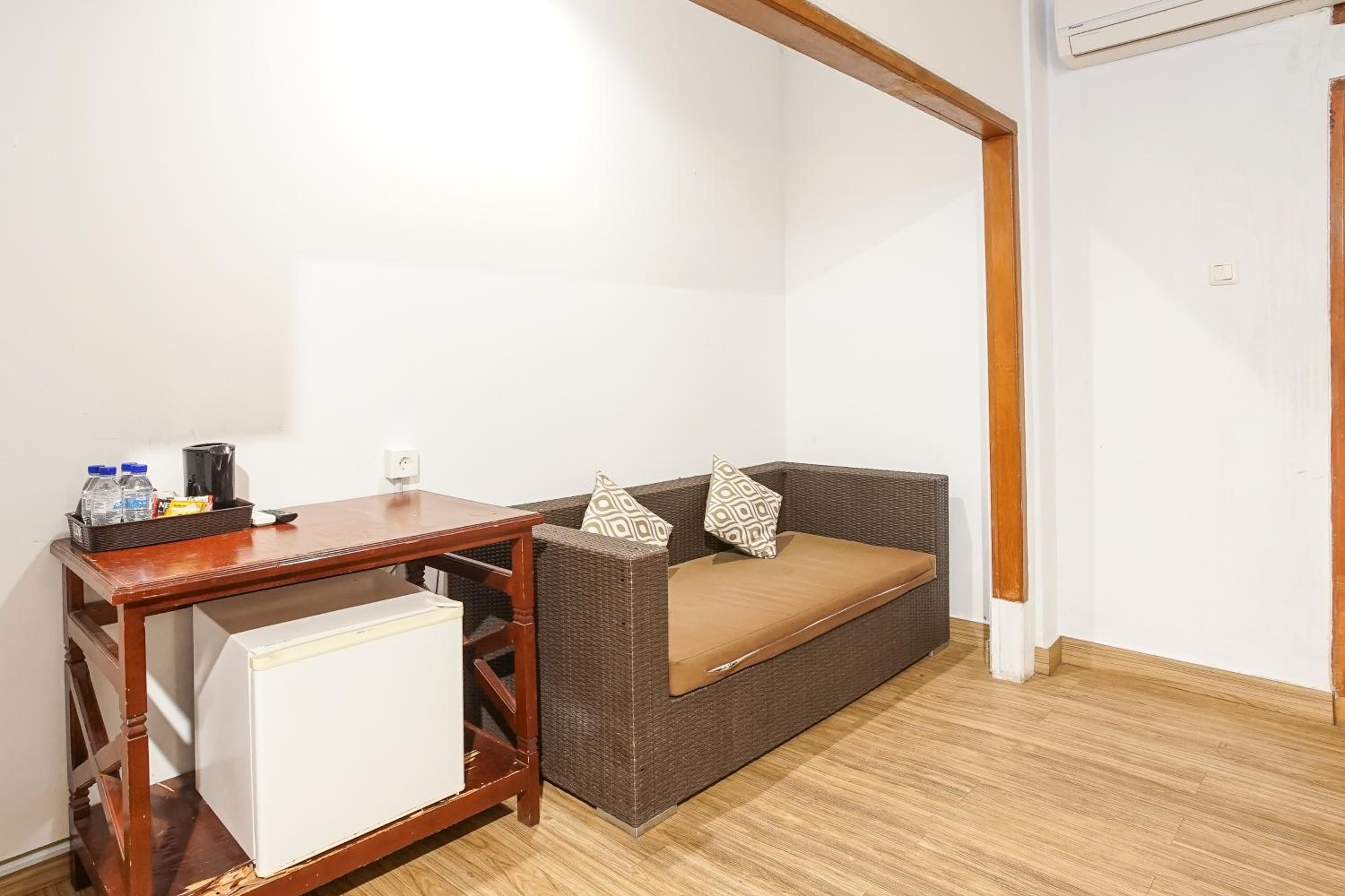 Family Room - Photo 8