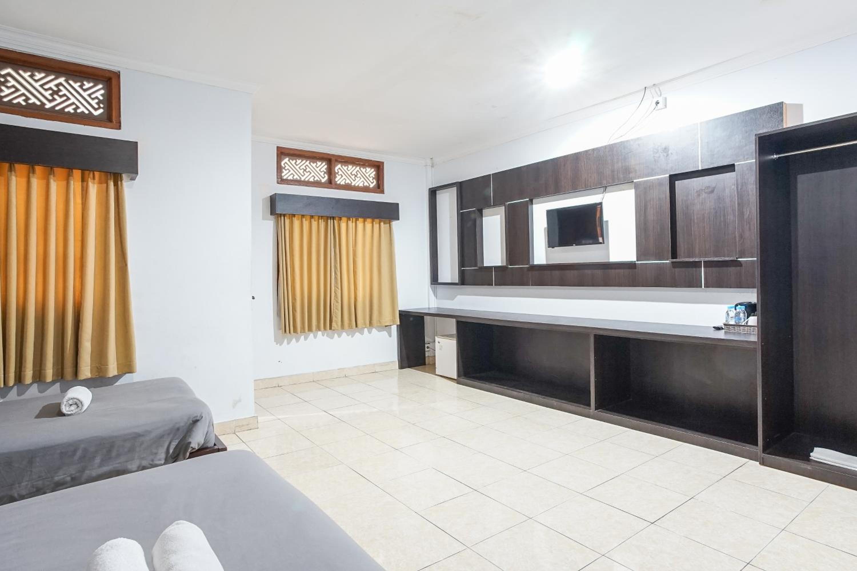 Family Room - Photo 14