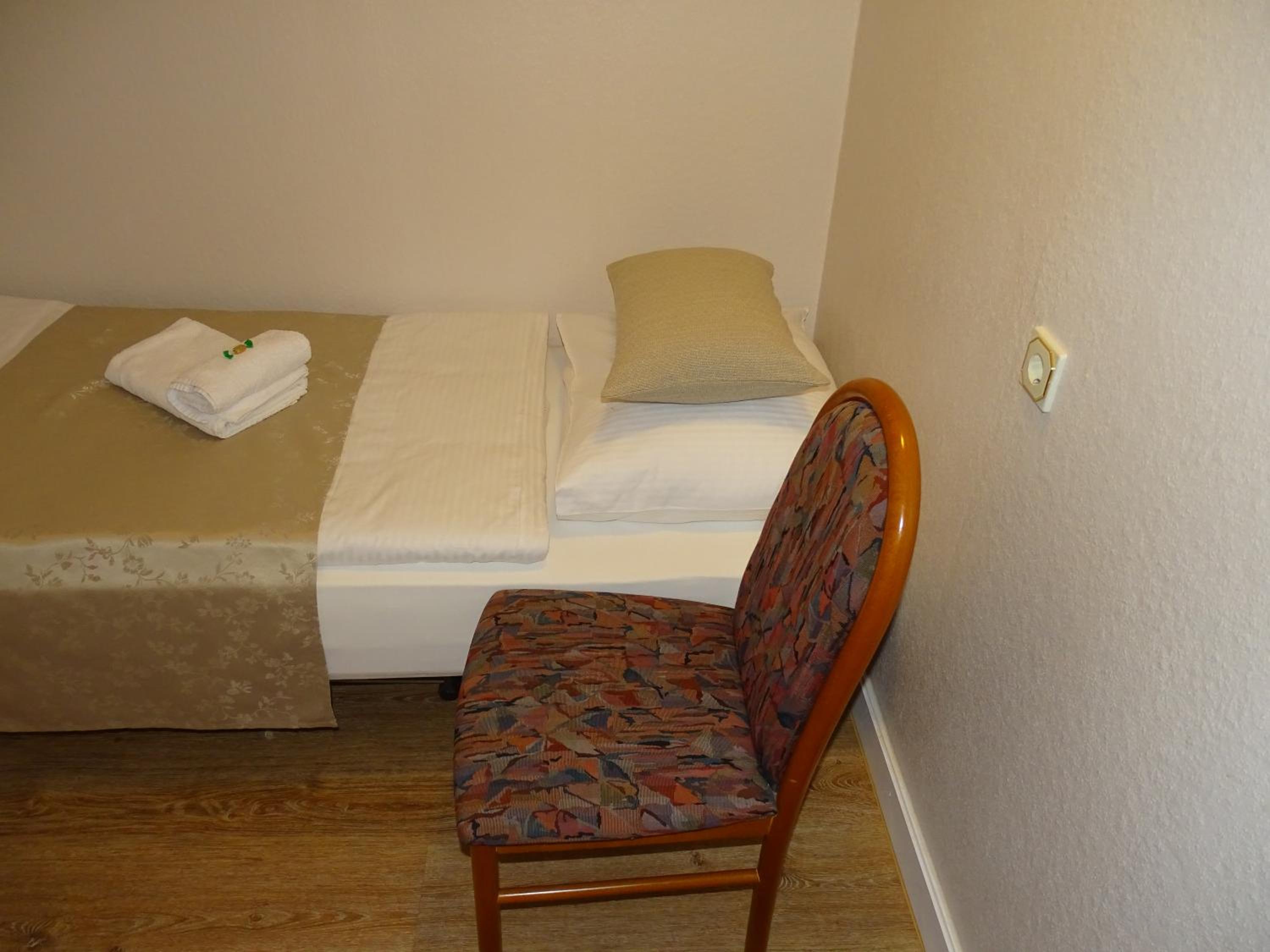 Twin Room - Photo 4