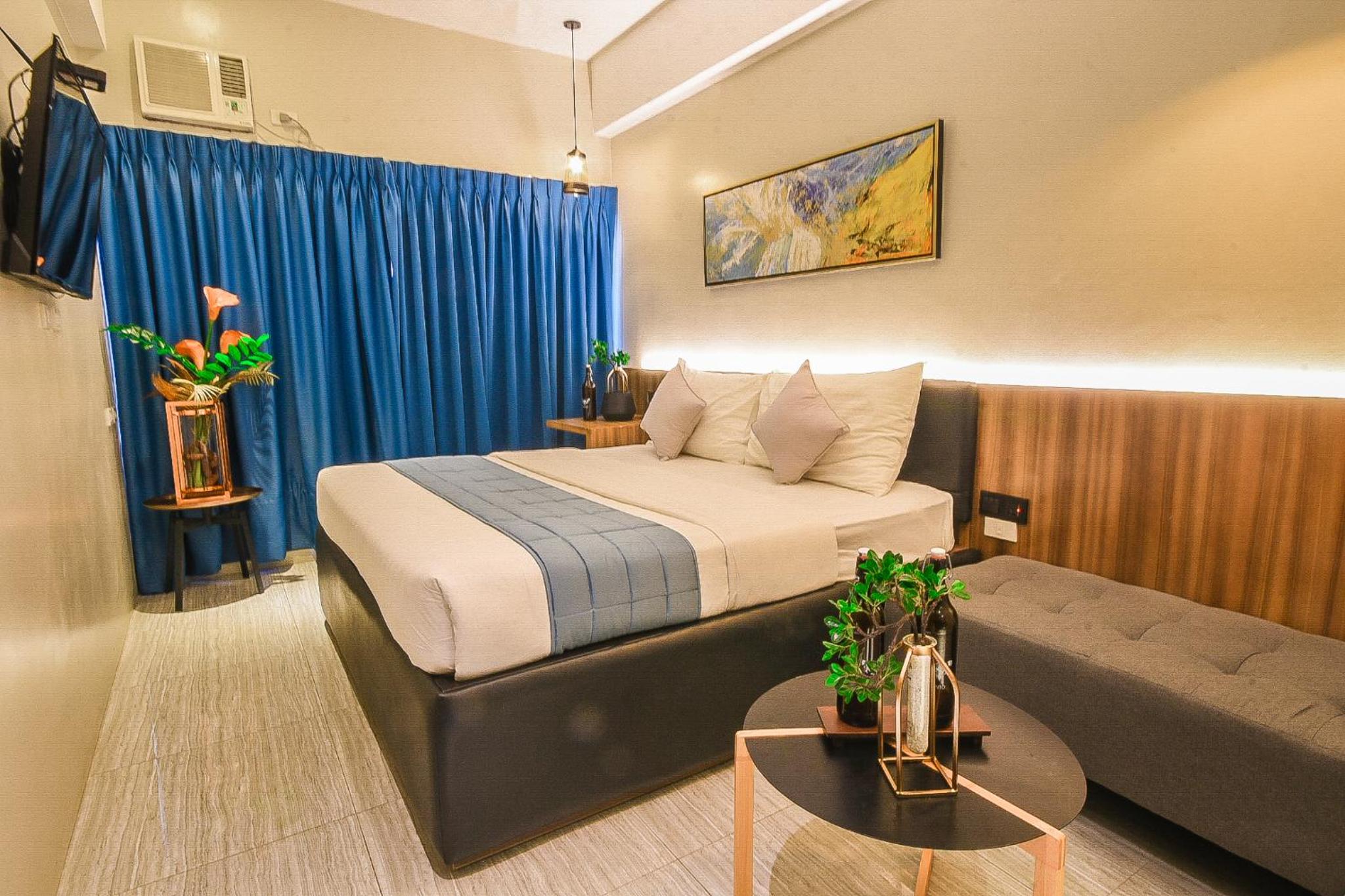 Deluxe Queen Room
