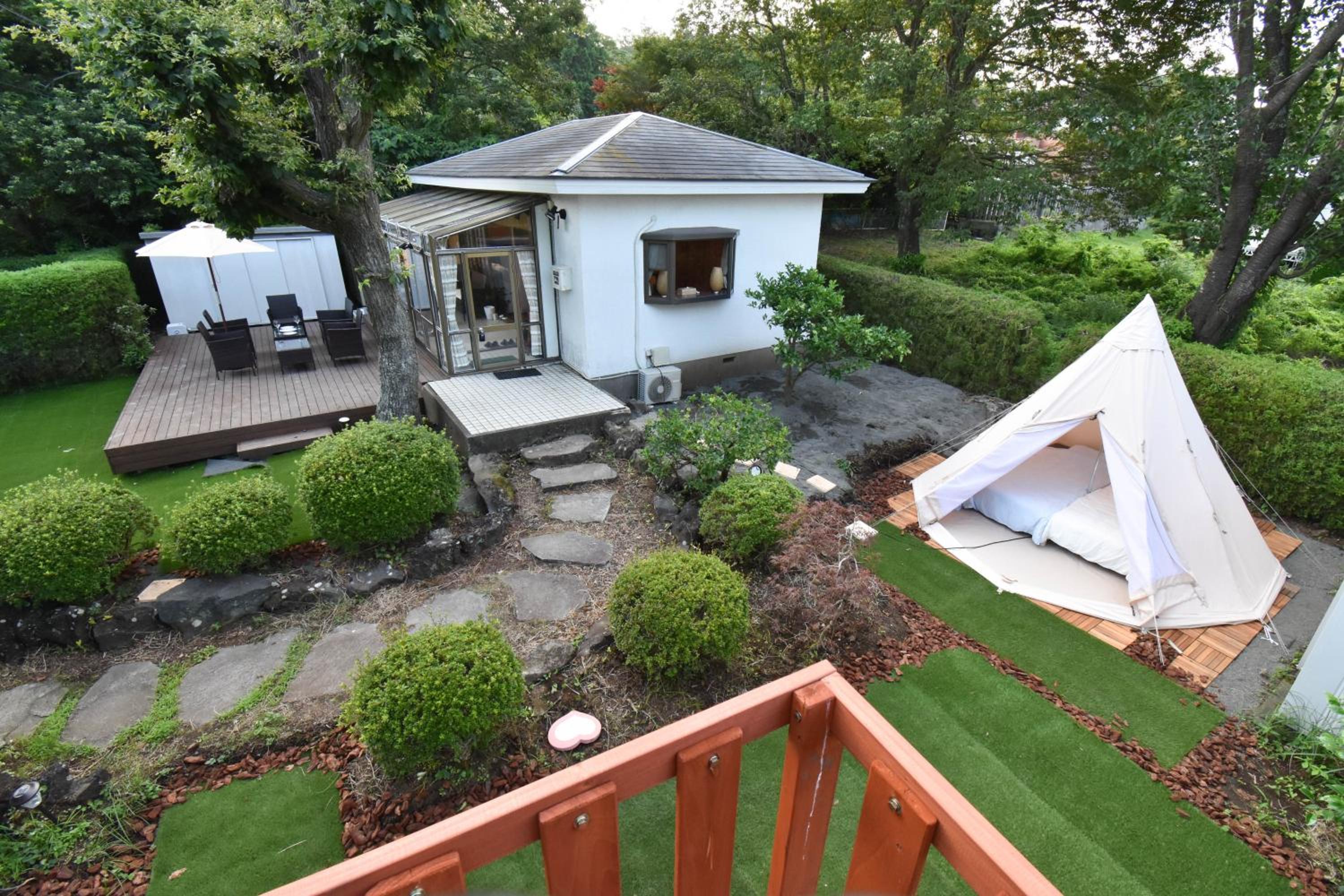 One-Bedroom House - Photo 48