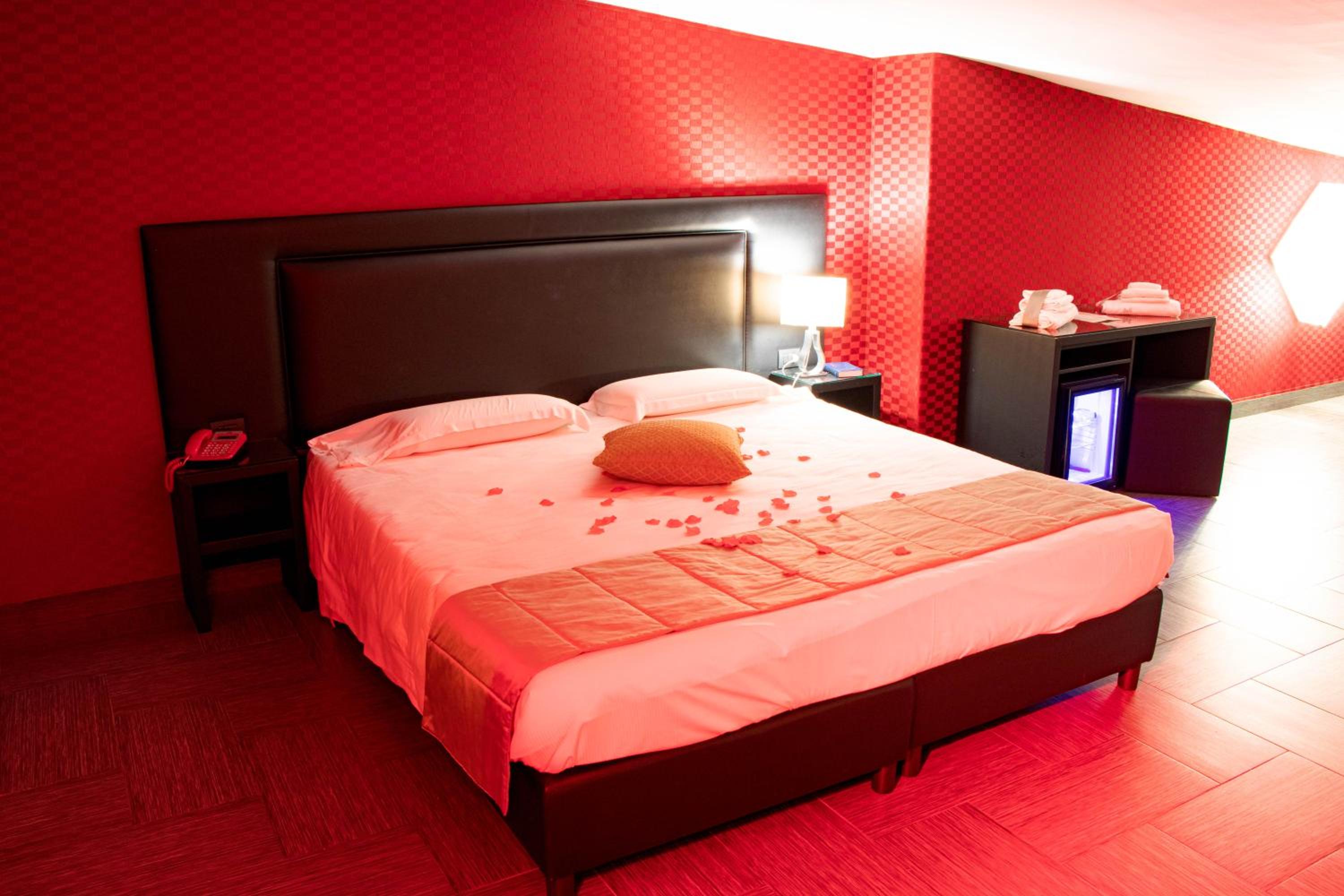 King Suite with Spa Bath photo 3