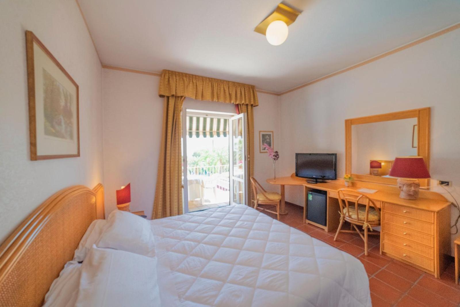 Double or Twin Room - Photo 2
