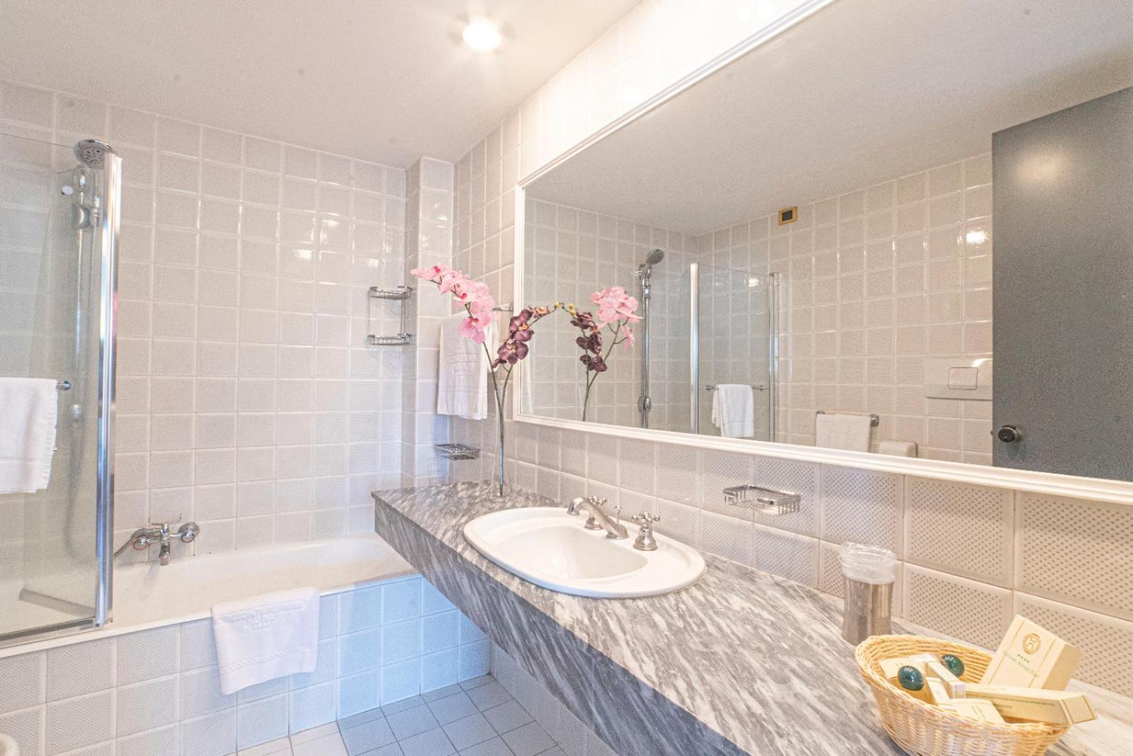 Double or Twin Room - Photo 6