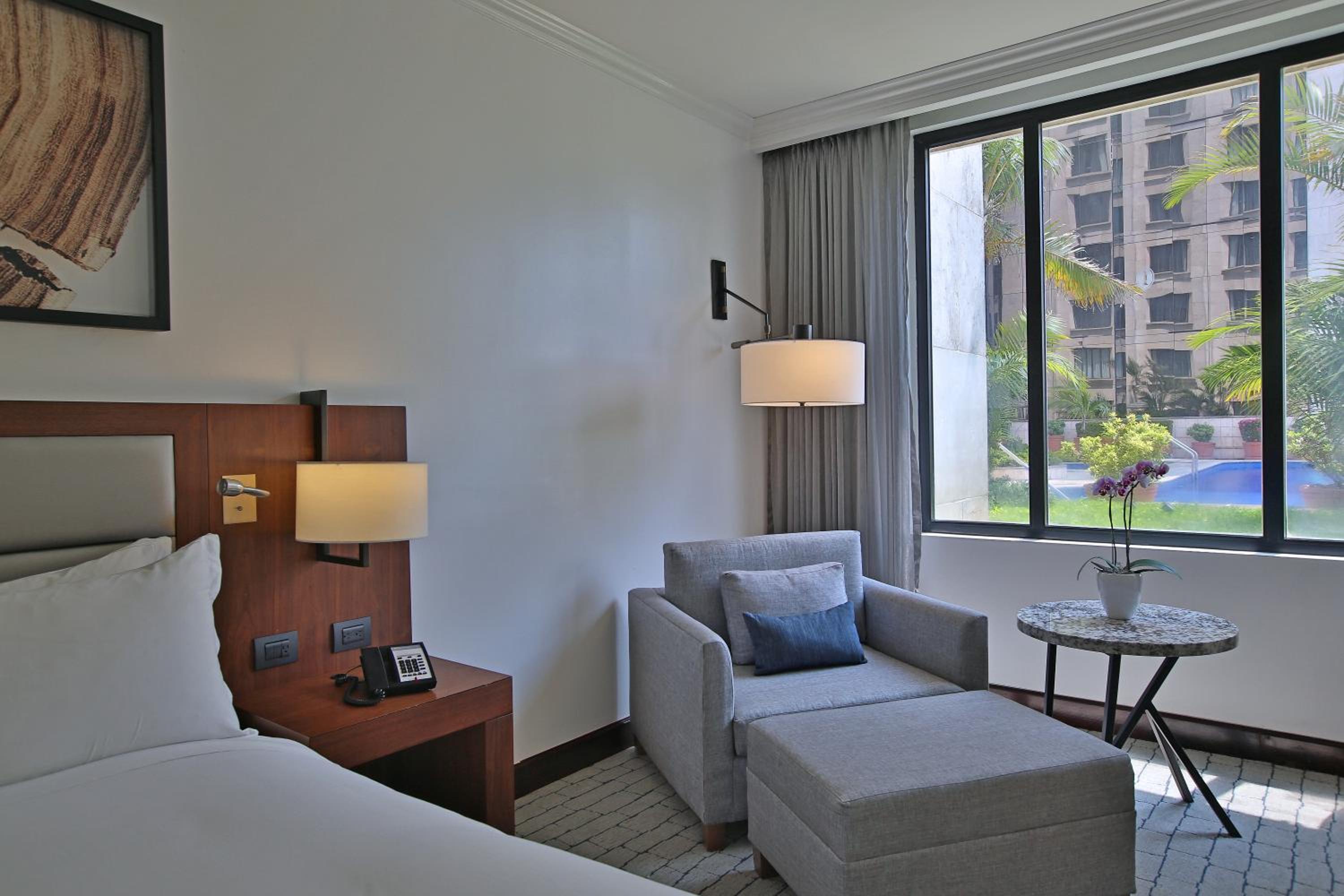 Classic King Room - Photo 12