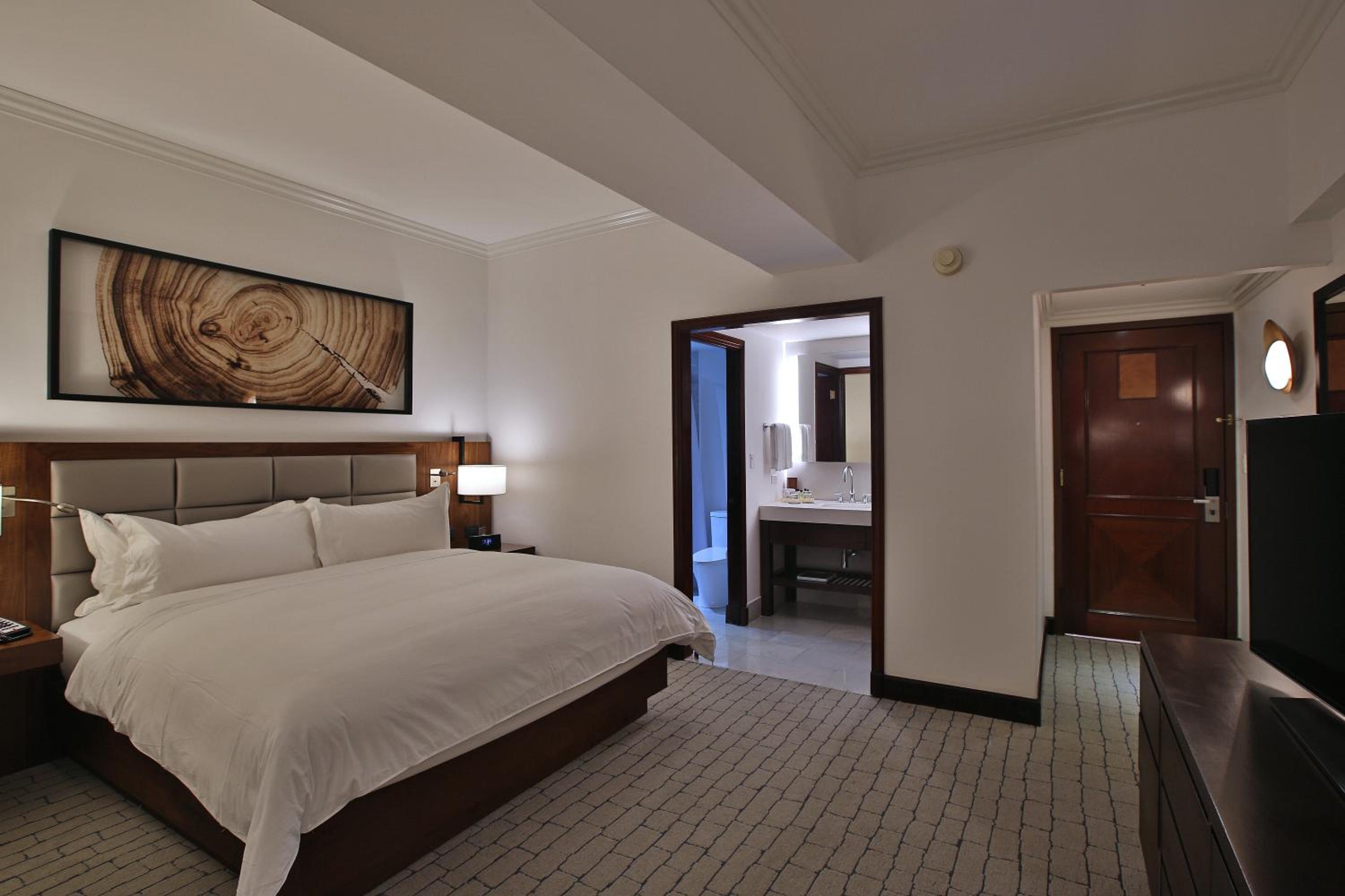Classic King Room - Photo 5