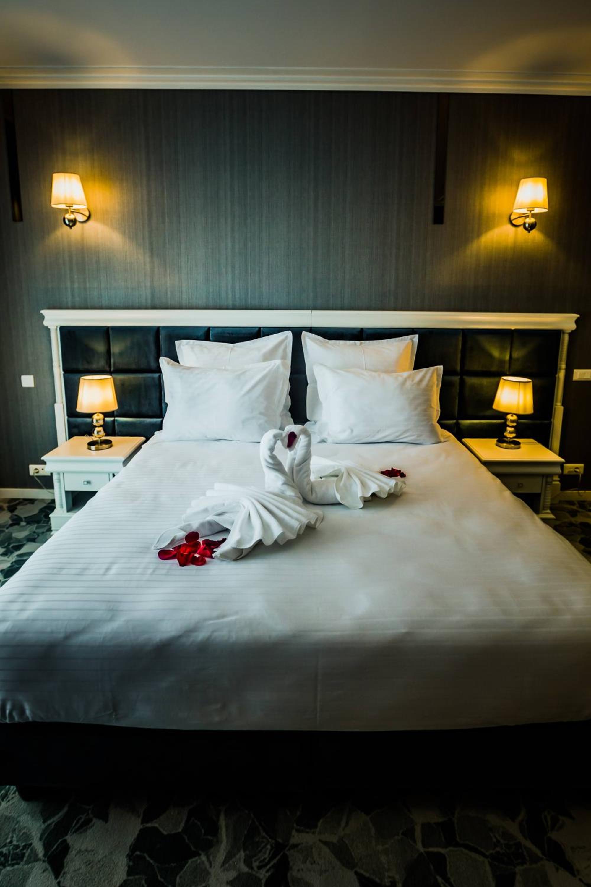 Deluxe Double Room - Photo 32