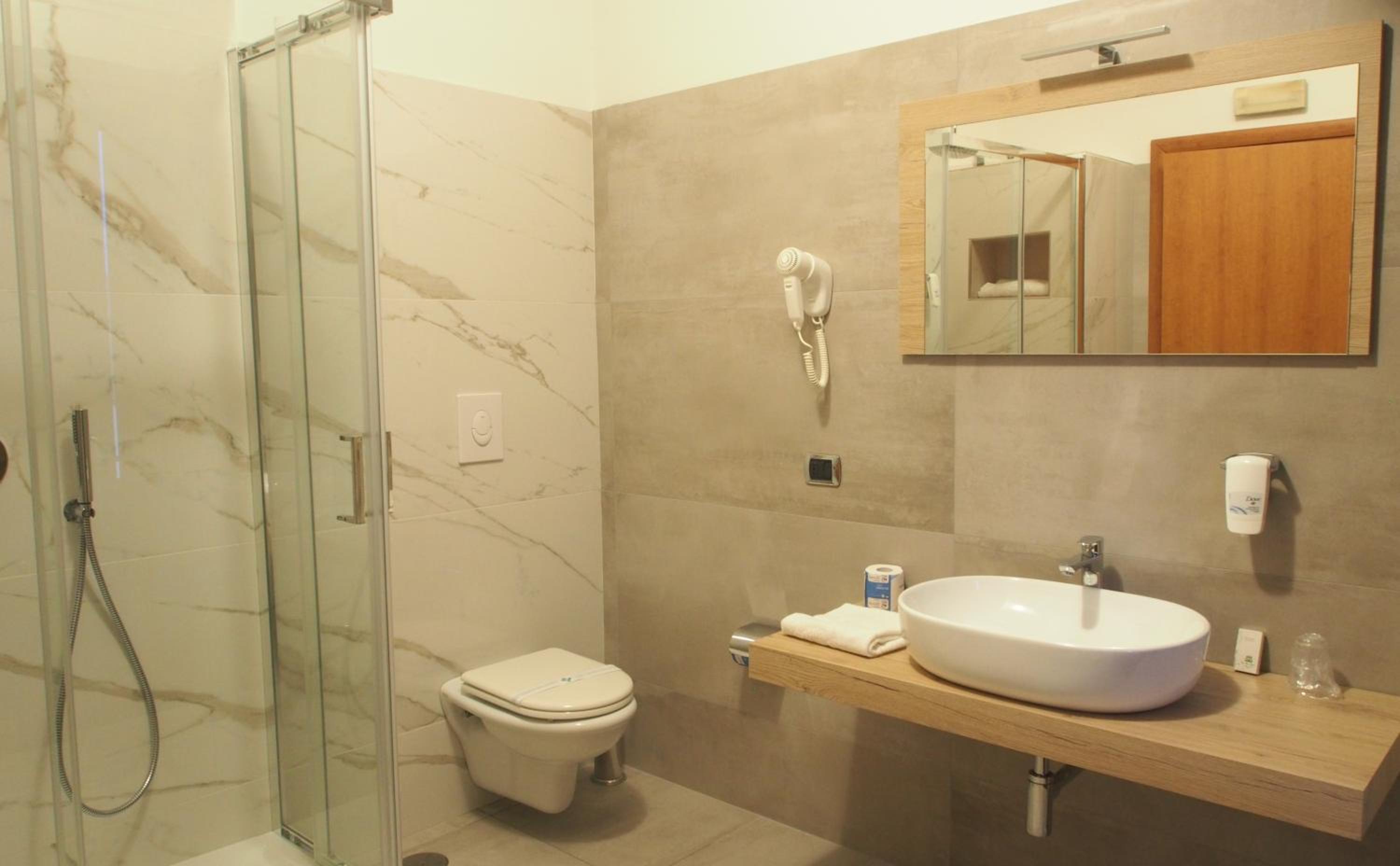 Double or Twin Room - Photo 12