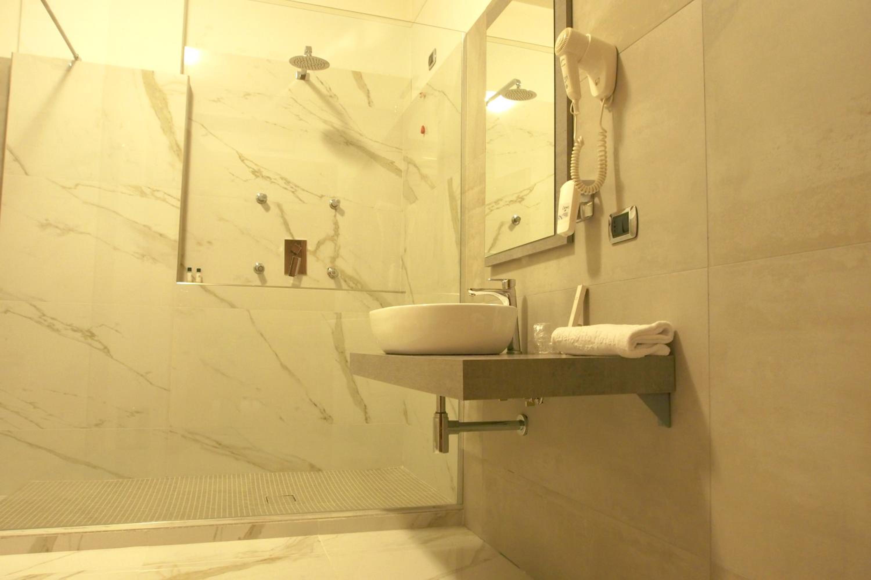 Double or Twin Room - Photo 2