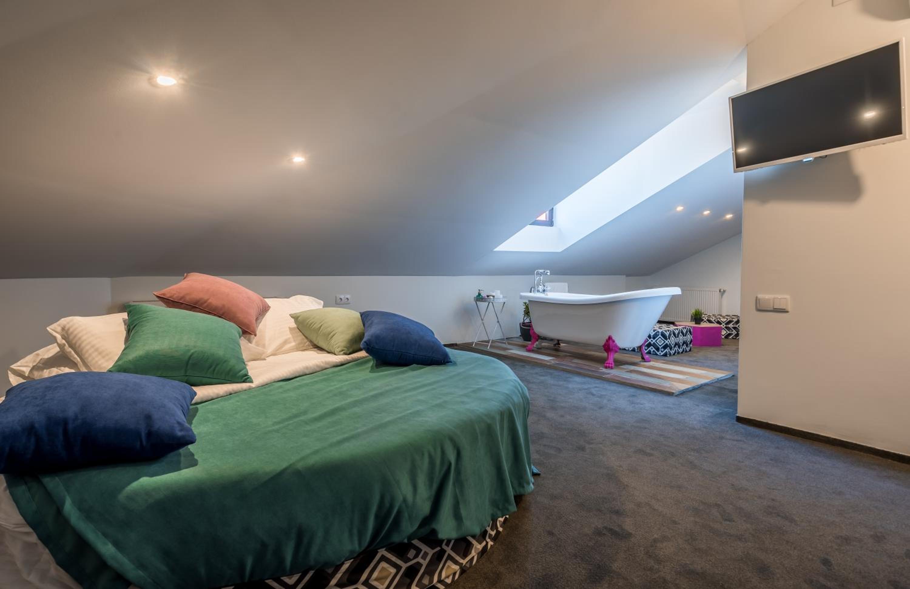 Deluxe Mansard Room with Bath