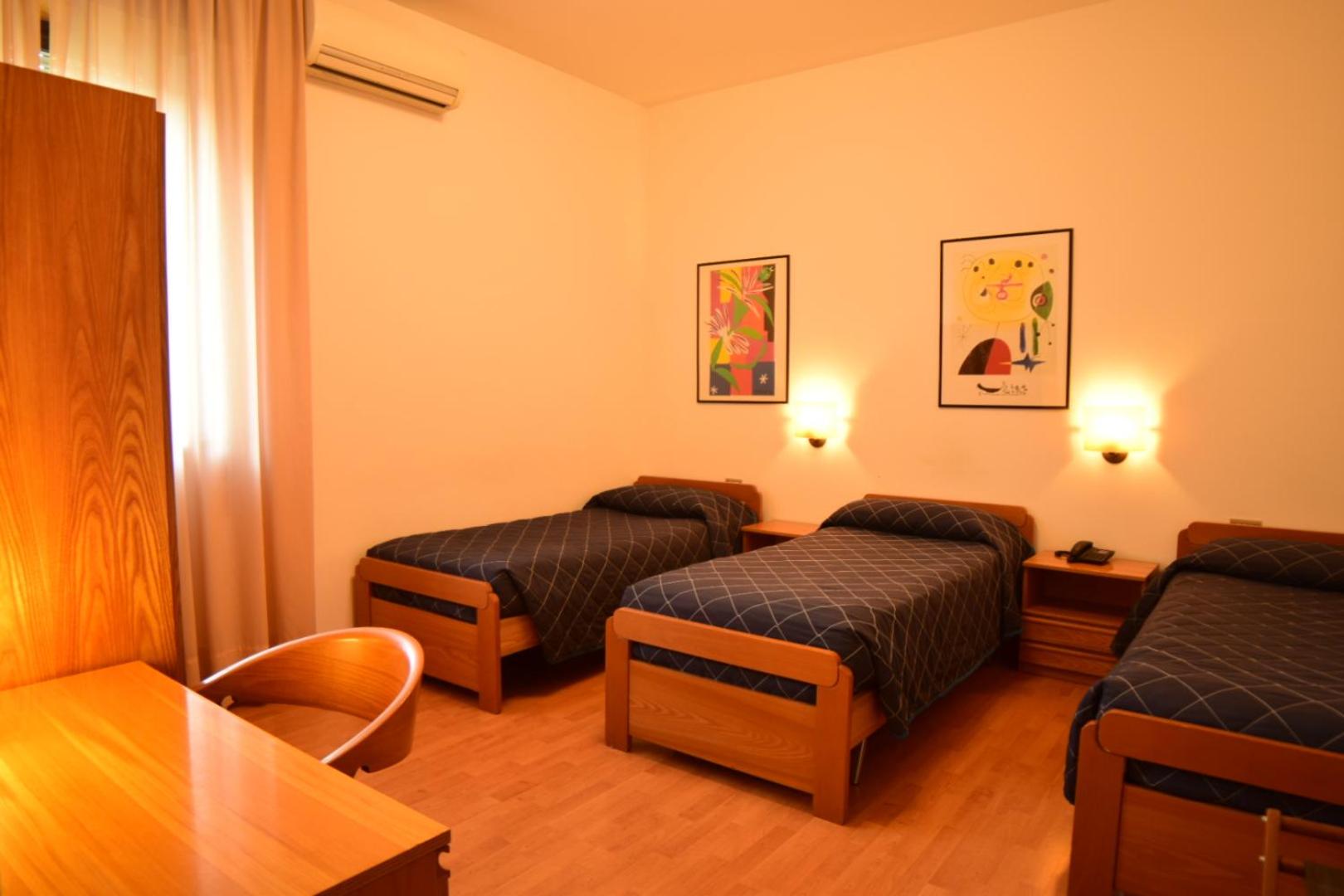 Triple Room - Photo 5